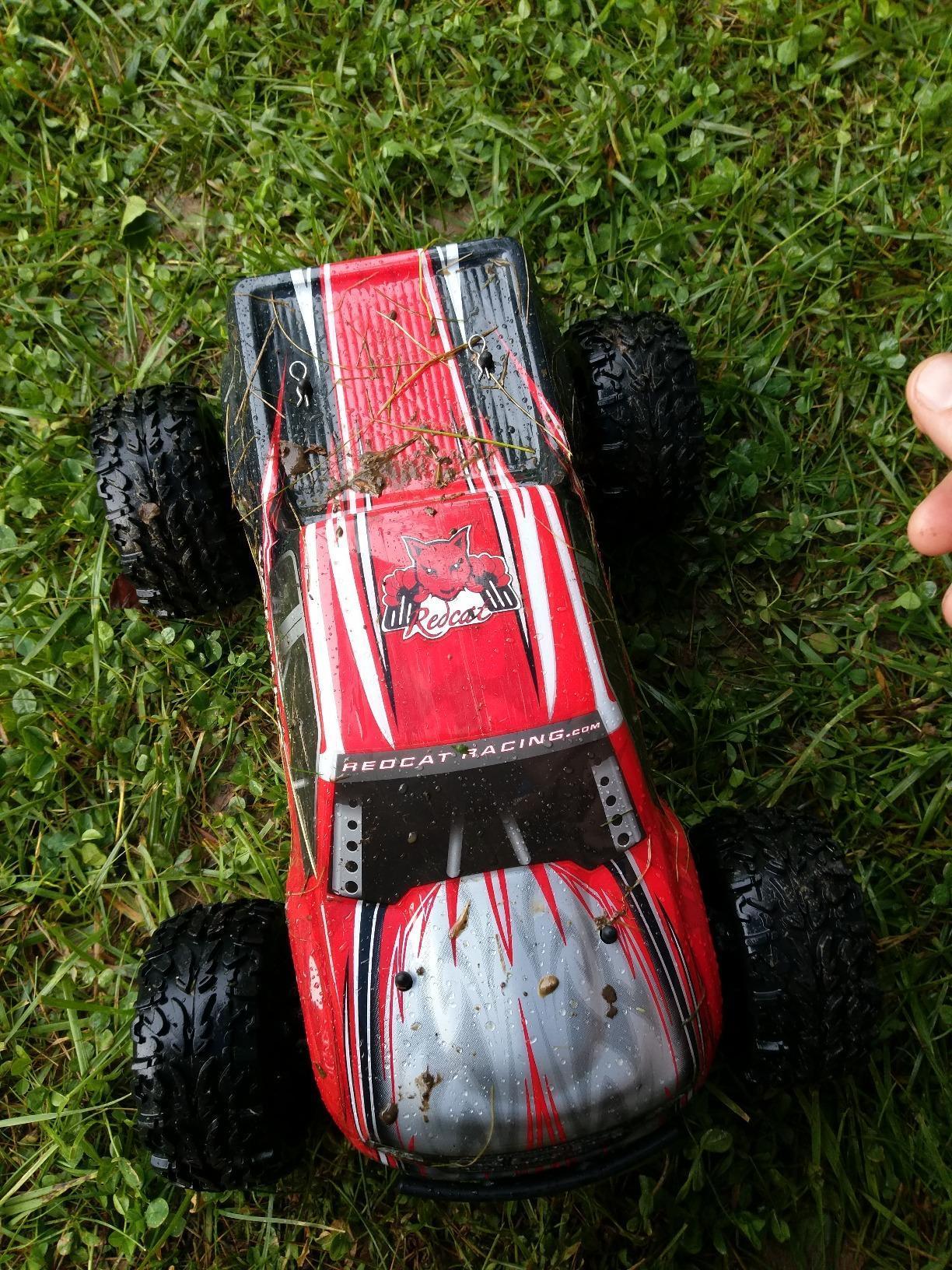 Redcat Racing Volcano EPX 1/10 Scale Electric RC Monster Truck, 4WD with 2.4GHz Radio and 19T Brushed 550 Motor customer photo 1