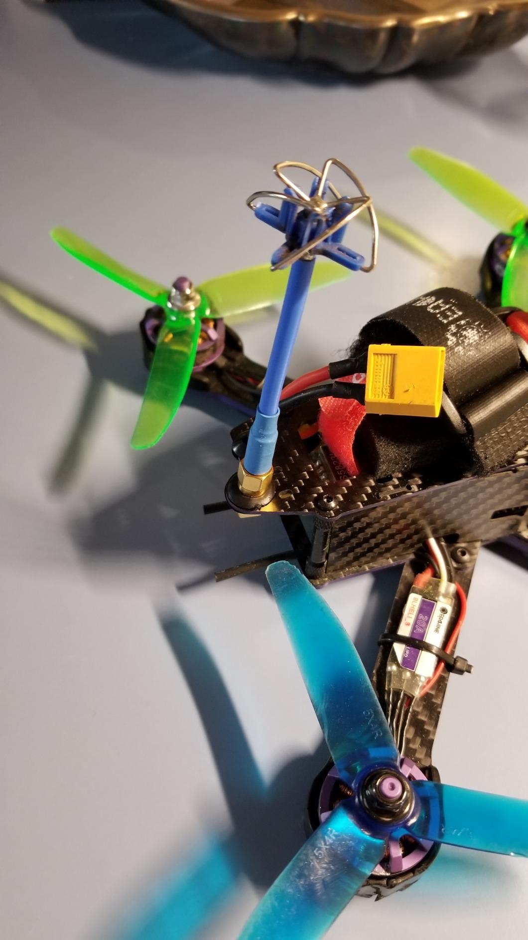 AKK LB2 5.8GHz 5DBi RHCP 1pc SMA 1pc RP-SMA Male High Gain Four Leaf Clover Antenna TX/RX for FPV Multicopter customer photo 1