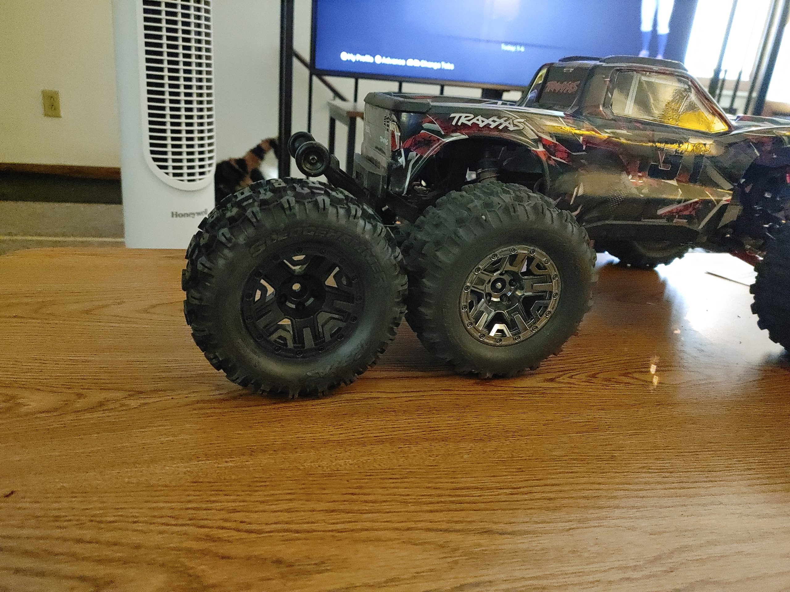 Traxxas 6792 Sledgehammer Heavy Duty 2.8 Inch Pre-Assembled Black Wheels for Remote Control Cars, Pair customer photo 2