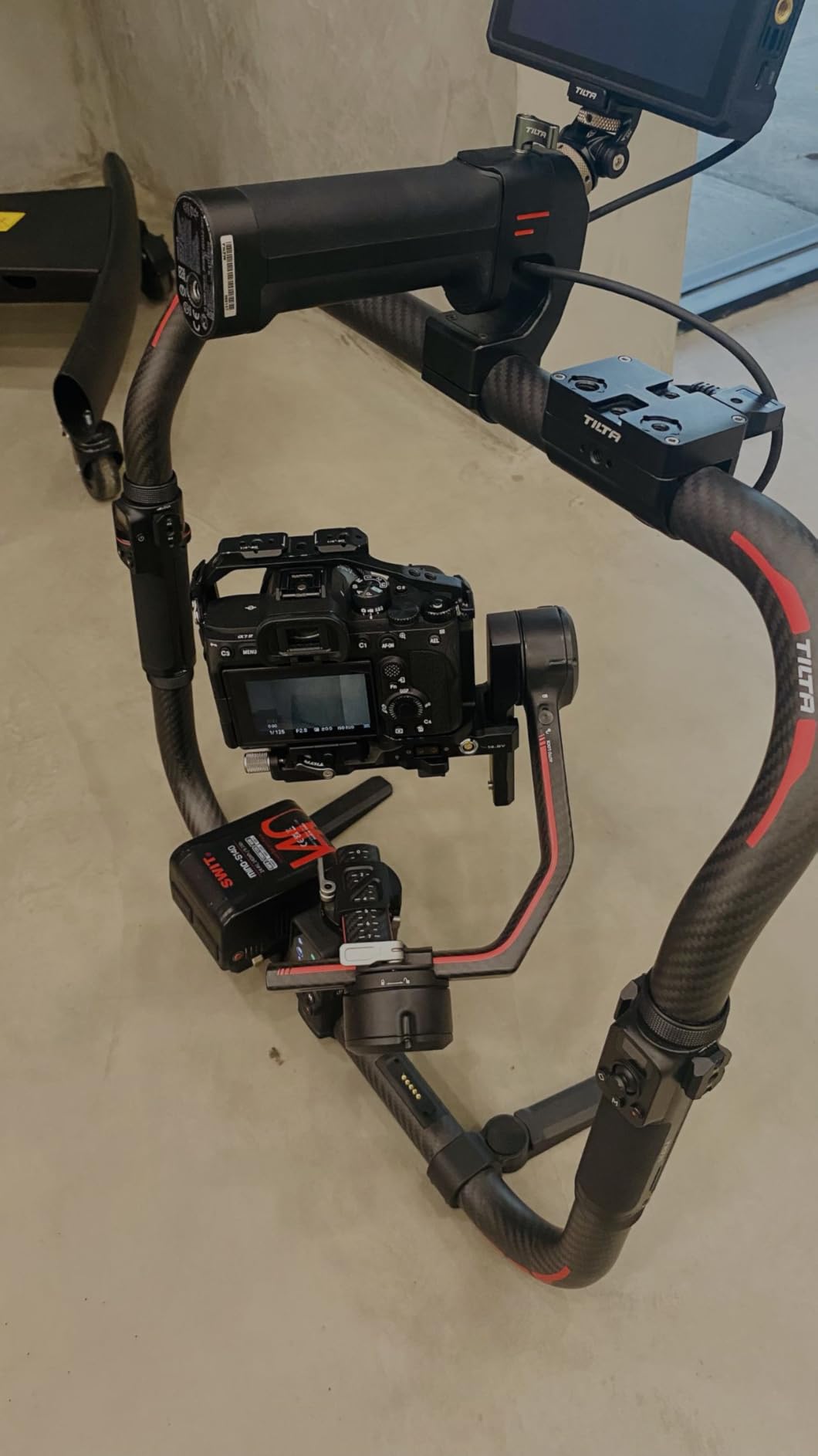 Tilta Advanced Ring Grip Compatible with DJI RS2, RS3 Pro, RS4, RS4 Pro, RS5 | Wireless Focus & Gimbal Control | Multi Power Support customer photo 1