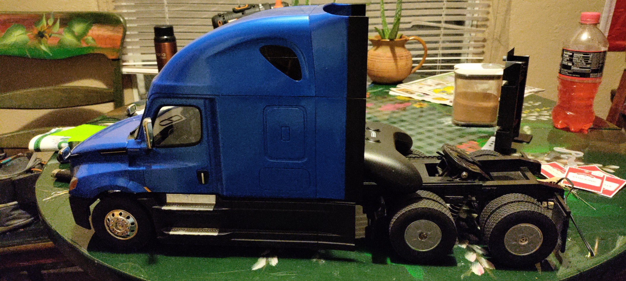1:16 Freightliner Cascadia Full Functioning 1:16 Scale RC Truck - 27006 - Diecast Masters customer photo 1