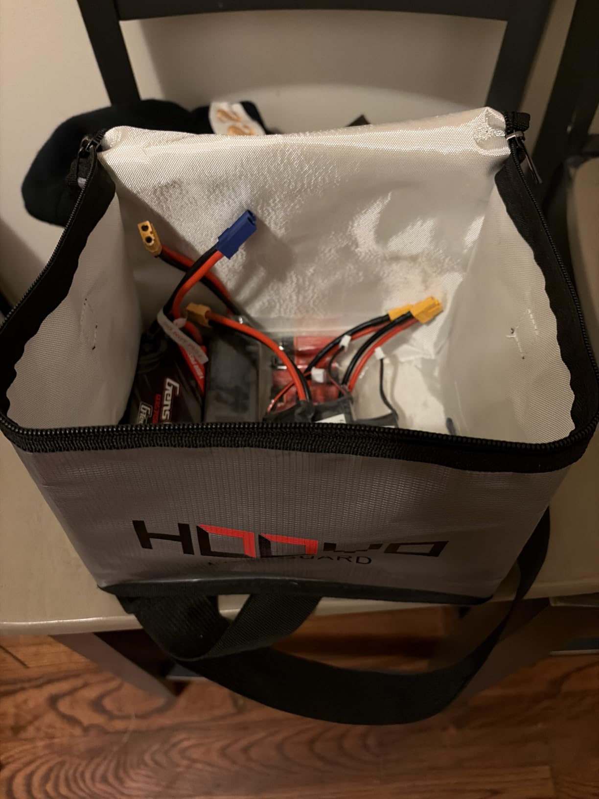 HOOVO Lipo Bag Fireproof Explosionproof Lipo Battery Safe Bag LiPo Guard Safe Bag for Lipo Battery Storage and Charging with Double Zipper customer photo 1