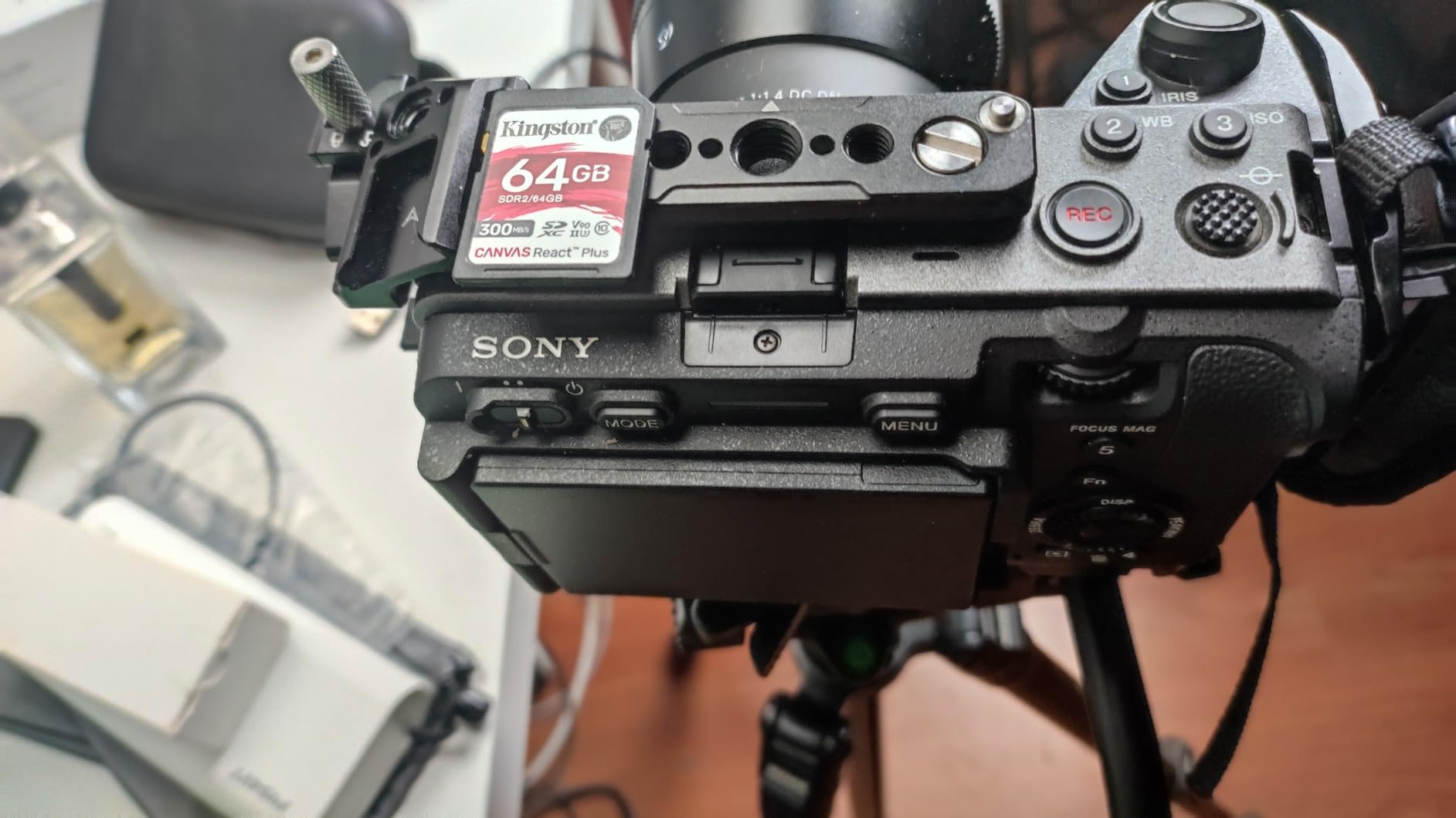 Kingston Canvas React Plus 64GB SD Card | SDXC UHS-II | 300R/260W U3 V90 | Full HD/4K/8K | SDR2/64GB customer photo 2