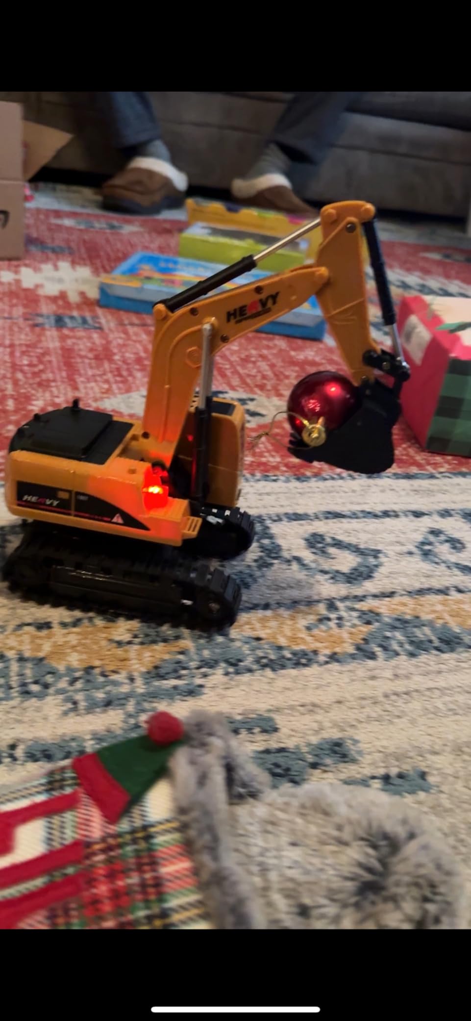 MQDMINI Construction Excavator - Toy Engineering Digger Truck, Remote Control Hydraulic Car for 6 7 8 9 Year Old Boys Girls, Educational Birthday Gifts for Kids 3 4 5 Years Old customer photo 1