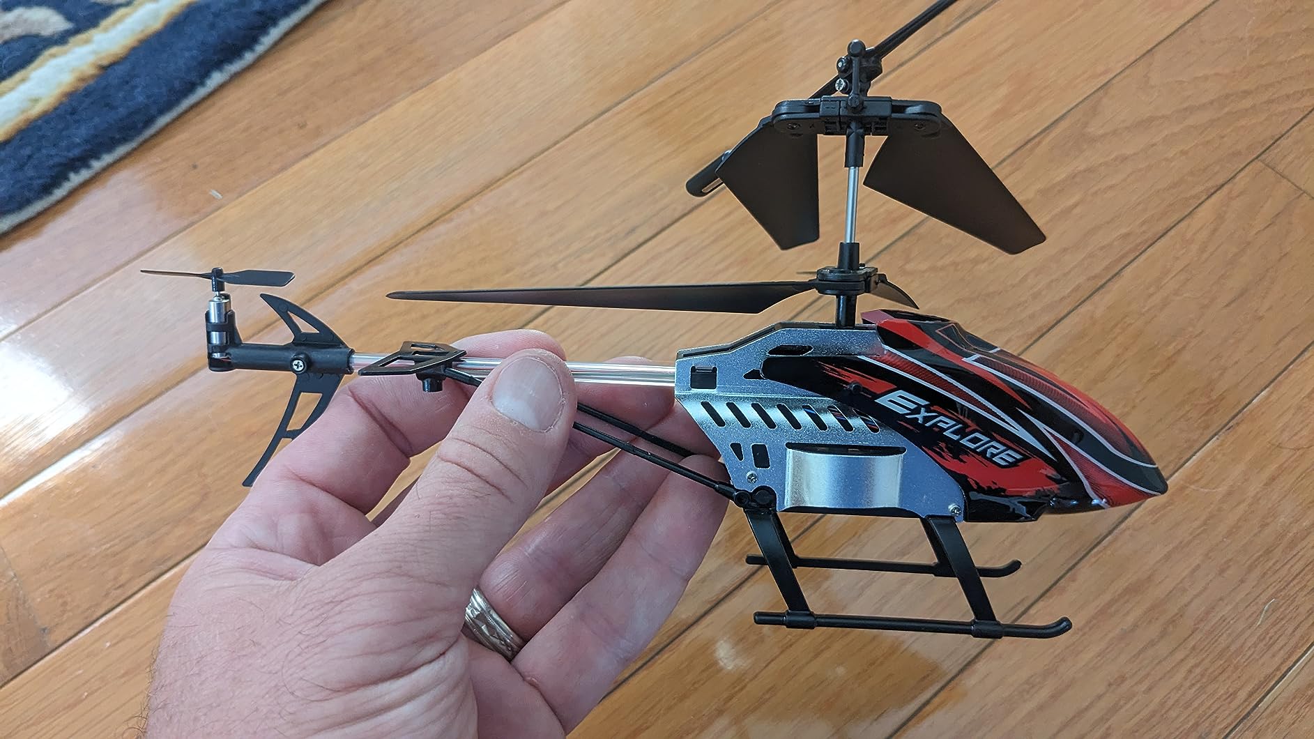 BUSSGO RC Helicopter, Remote Control Helicopter for Kids with 30Mins Flight(2 Batteries), 7+1 LED Light Modes, Altitude Hold, RC Toys for Boys Girls customer photo 2