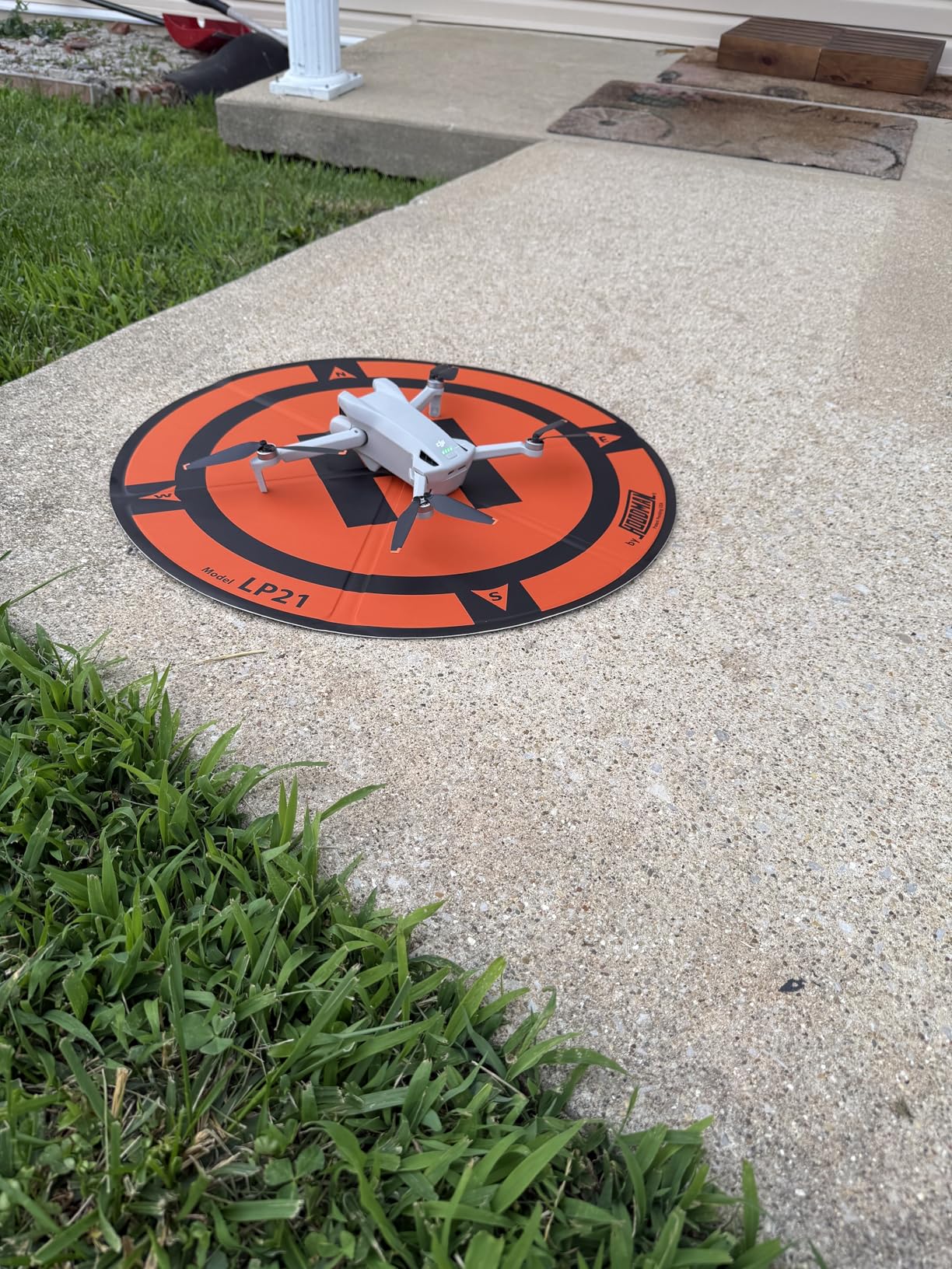 Weighted Trifold UAV Drone Landing Pad LP21 fits Mini 4 Pro, mini 3 pro, mavic and spark. Durable, No Stakes Required, collapses to one sixth of deployed size customer photo 1