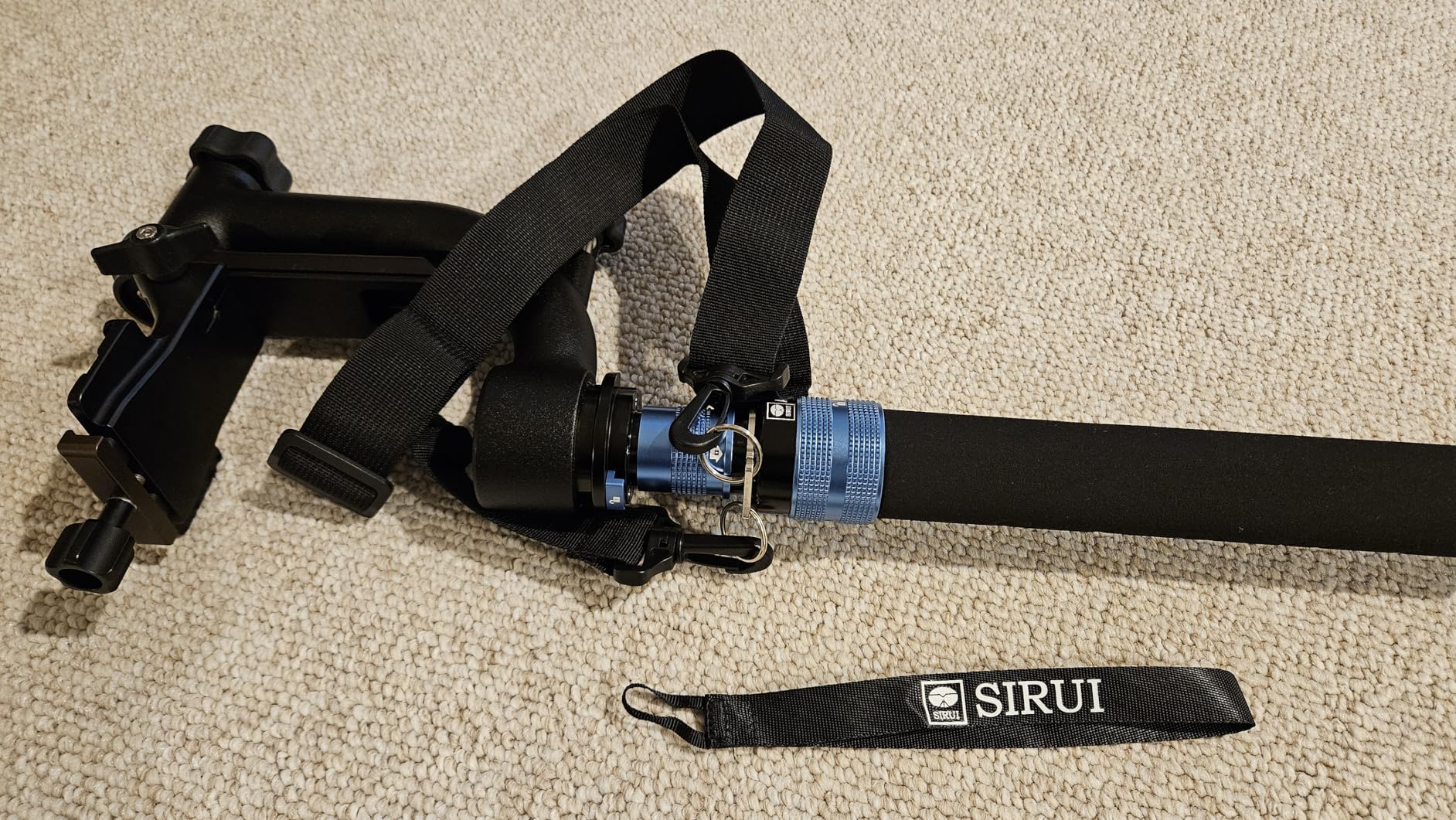 SIRUI AM-404FL Camera Monopod with Feet, 74.8 Inch Aluminum Video Monopod with Removable Base, Slim and Lightweight, Max Load 26.4lbs, 360°Panorama Panning, 4-Section for Canon Nikon Sony customer photo 2
