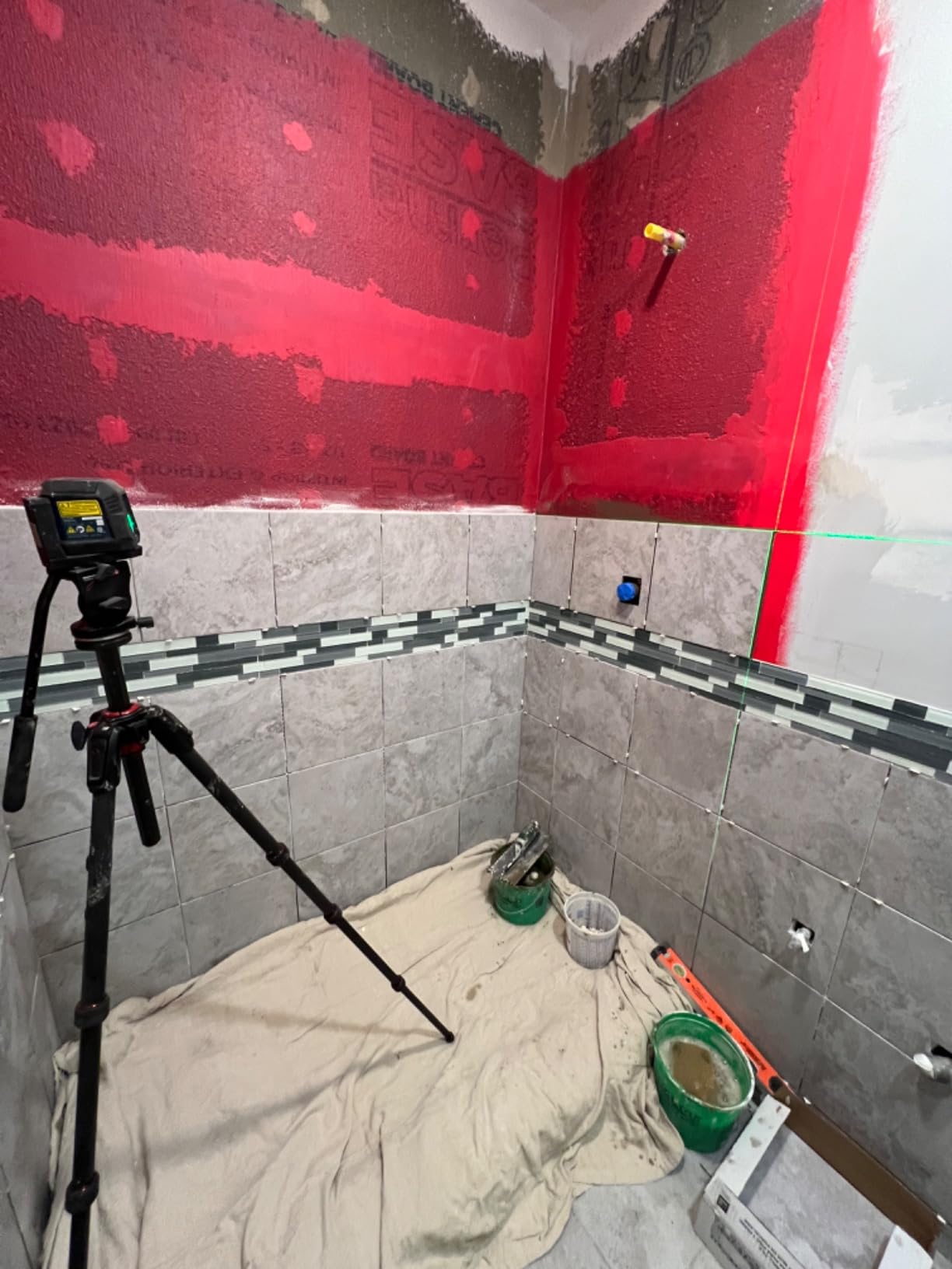 BOSCH GLL50-20G 50 Ft Green-Beam Self-Leveling Cross-Line Laser customer photo 1