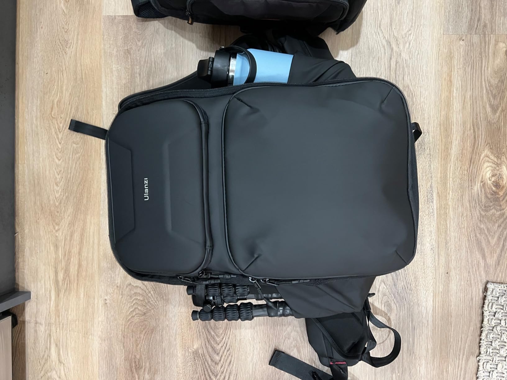ULANZI BP10 35L Hardshell Camera Backpack, Professional Splash-proof Photography Camera Case Anti Theft Travel for Photographers, Drone DSLR Mirrorless Camera Lens Tripod Holder 17'' Laptop customer photo 1