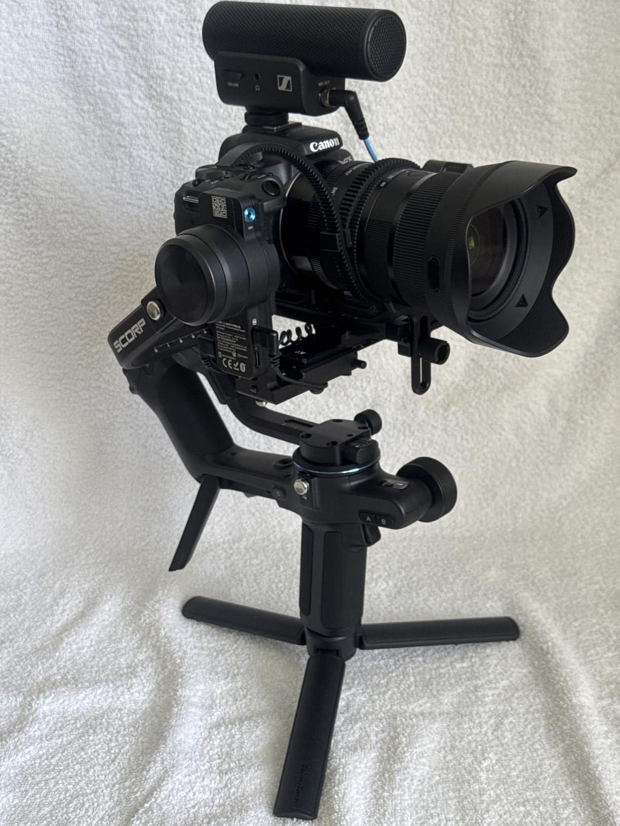 FeiyuTech SCORP 2 Gimbal Stabilizer for DSLR and Mirrorless Camera, Integrated Al Tracking Sensor, 3-Axis Camera Stabilizer for Sony Canon Panasonic Nikon, 2.5kg Payload Touch Screen Vertical Shooting customer photo 1