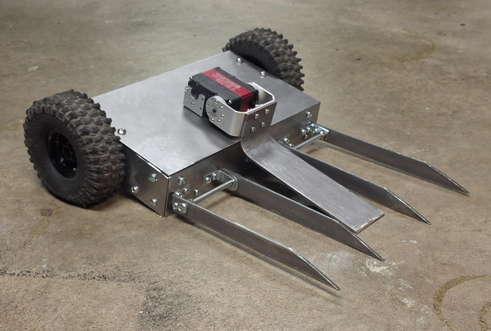 150KG Digital RC Servo, RDS51150 Dual Shafts 12V High Torque Stainless Steel Metal Gear Large Steering Servo Motor with Mounting Brackets for 1/5 RC Car Crawler Robotic Arm Control Angle 270 Degree customer photo 1