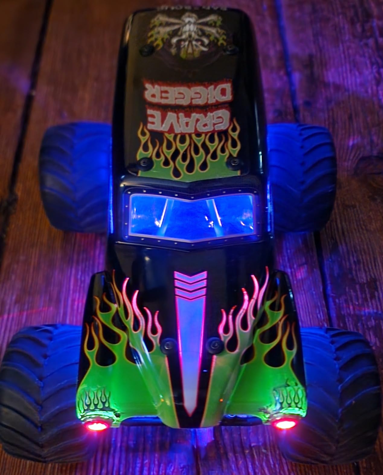 Losi 1/18 Mini LMT Grave Digger 2S 4X4 RTR Brushed Monster Truck Battery & Charger Included Green LOS01026T1 customer photo 2