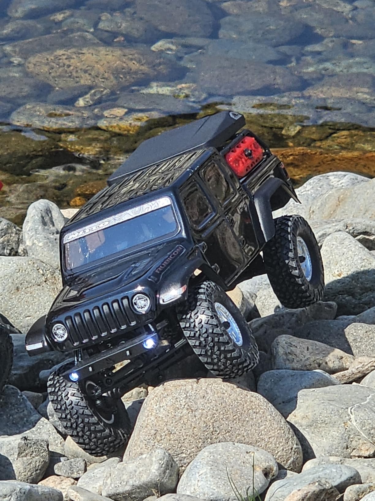 Axial SCX24 Jeep Gladiator RC Truck 4WD Rock Crawler Green - 1/24 Scale Brushed, RTR customer photo 1