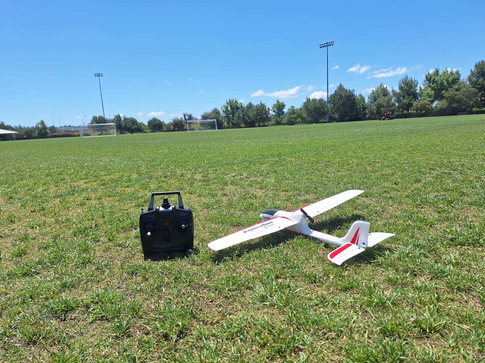 volantexrc RC Glider Plane Ranger600 Stunt 4 CH Remote Control Airplane RTF with 6-Axis Gyro & 3 Modes Easy to Fly, 2.4GHz Radio Controlled Aircraft for Beginners & Adults (White) customer photo 2