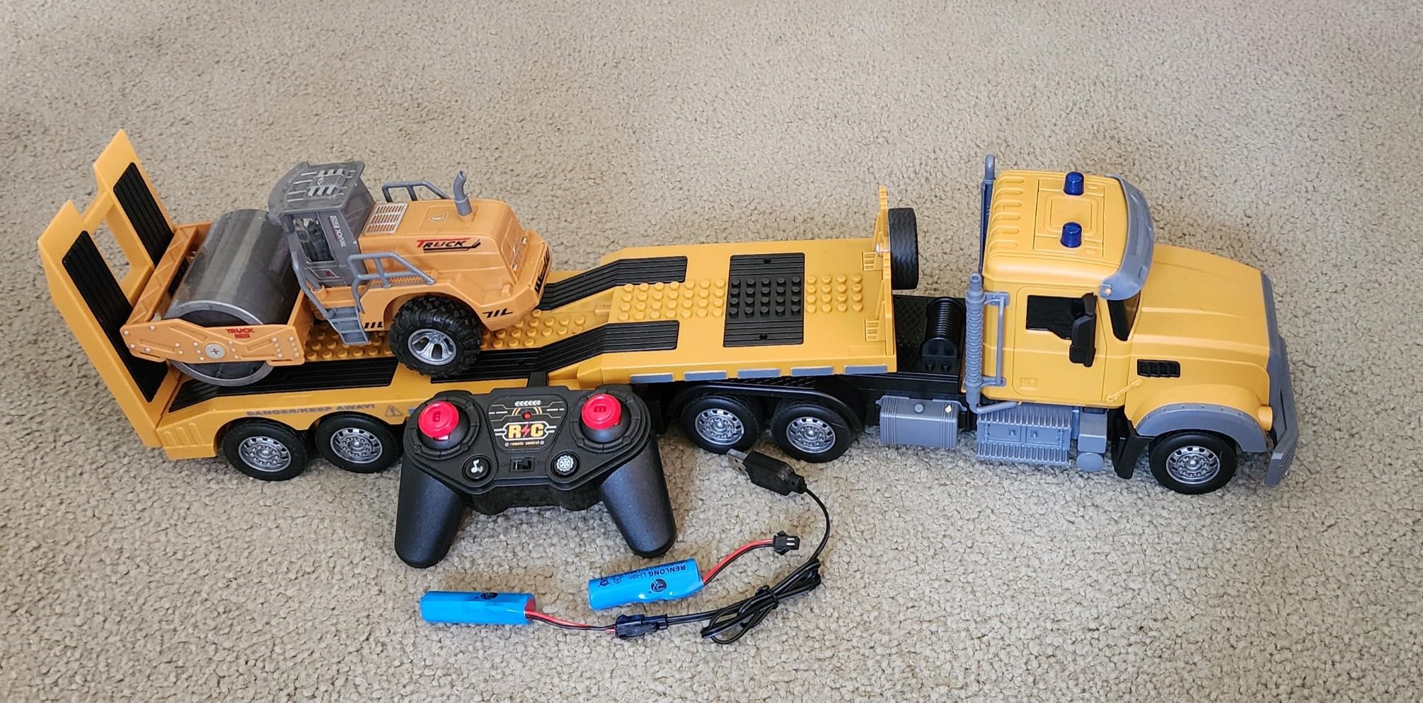 RC Semi Truck, 23.6 Inch Remote Control Semi Truck and Trailer Toy, Semi Truck Toy 2.4Ghz with Sound and Lights Container, 1/24 RC Construction Vehicles Toy for Kids & Boys customer photo 1