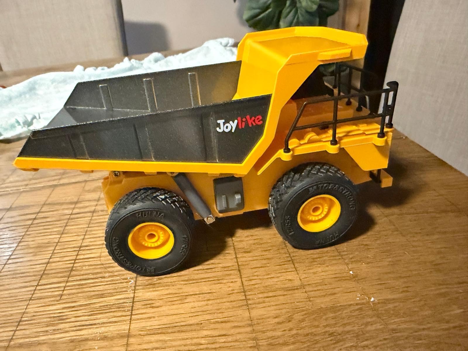 Joylike RC Excavator and Dump Truck Toy Set, 2.4Ghz Metal Remote Control Construction Vehicle with Light&Sound, Best Christmas Toy for Boys 8+Year Old Kid customer photo 2