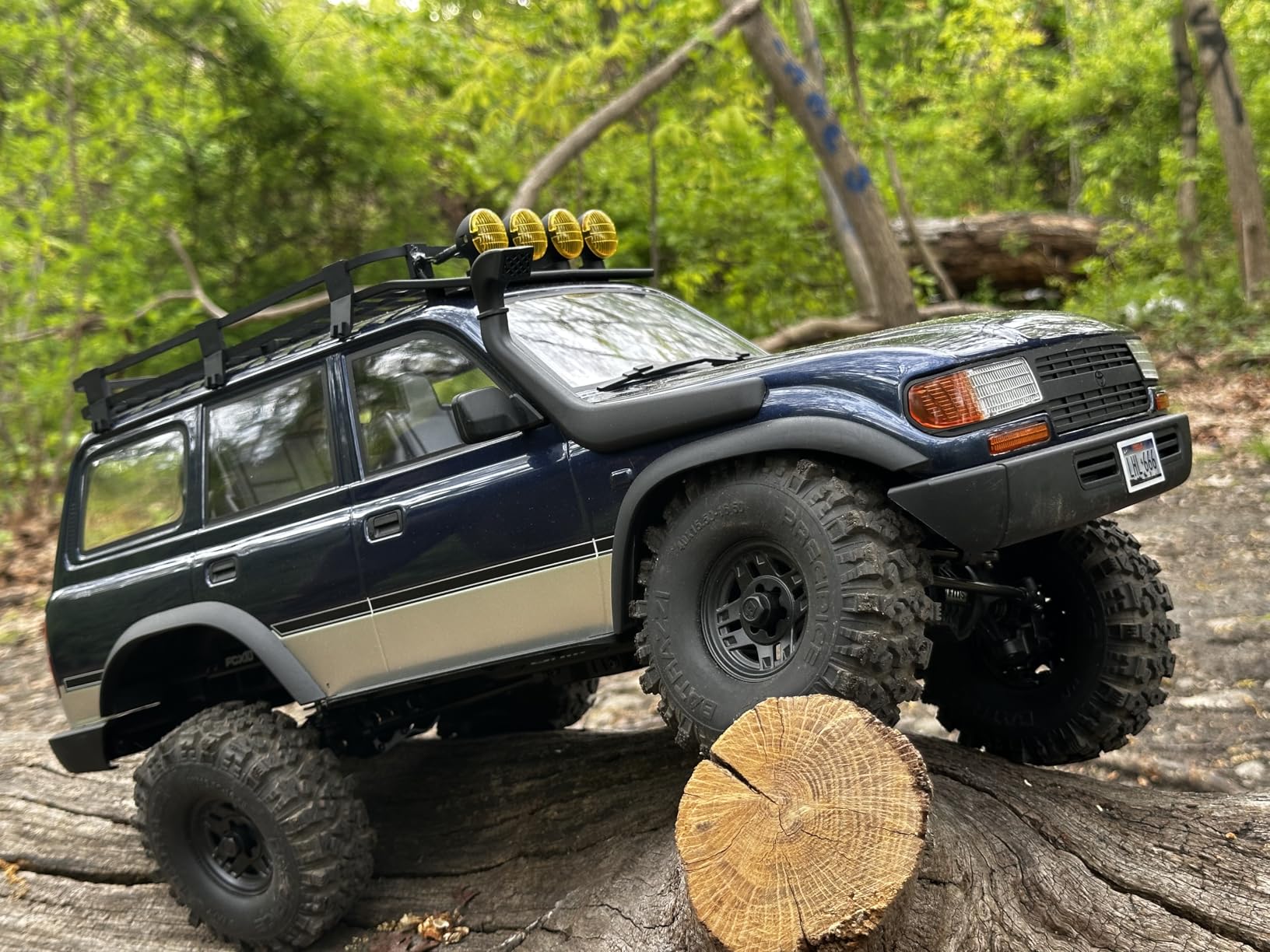 FMS 1/10 LC80 RC Crawler, FCX10 Toyota RC Rock Crawler with Lighting, Hobby Grade Offroad RC Car customer photo 1