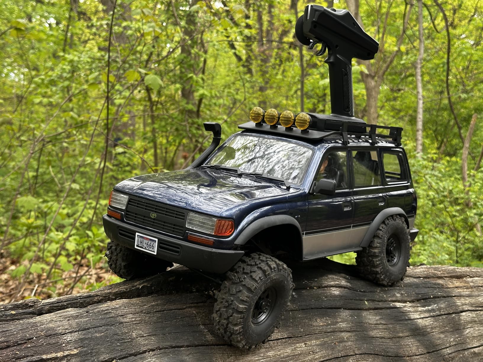 FMS 1/10 LC80 RC Crawler, FCX10 Toyota RC Rock Crawler with Lighting, Hobby Grade Offroad RC Car customer photo 2