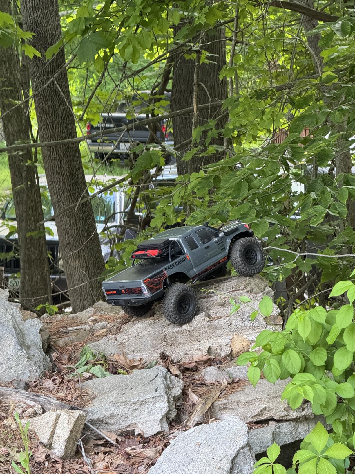 Axial RC Truck 1/10 SCX10 III Base Camp 4X4 Rock Crawler Brushed RTR, Gray, AXI-1375T2 customer photo 1