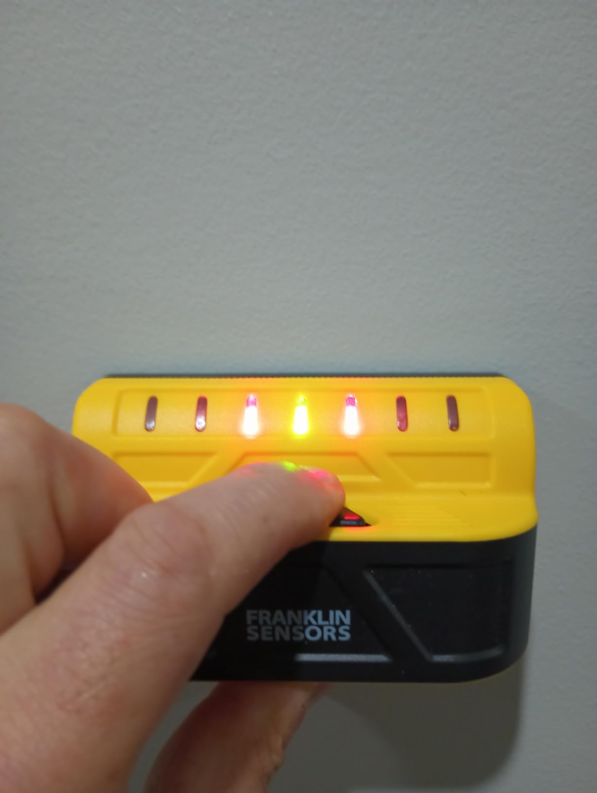 Franklin Sensors ProSensor Sapphire 7500 Stud Finder, 7-Sensor Wall Scanner | Wood and Metal Stud Detector With Built-in Bubble Level, Made in the USA customer photo 1