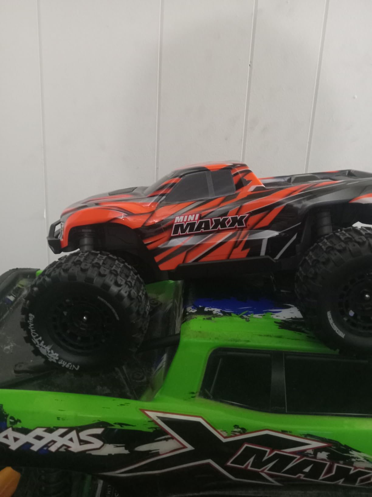 Traxxas 1/10 Mini Maxx BL-2s 30+ MPH RTR Brushless Monster Truck with Clipless Body and Sledgehammer Tires customer photo 2