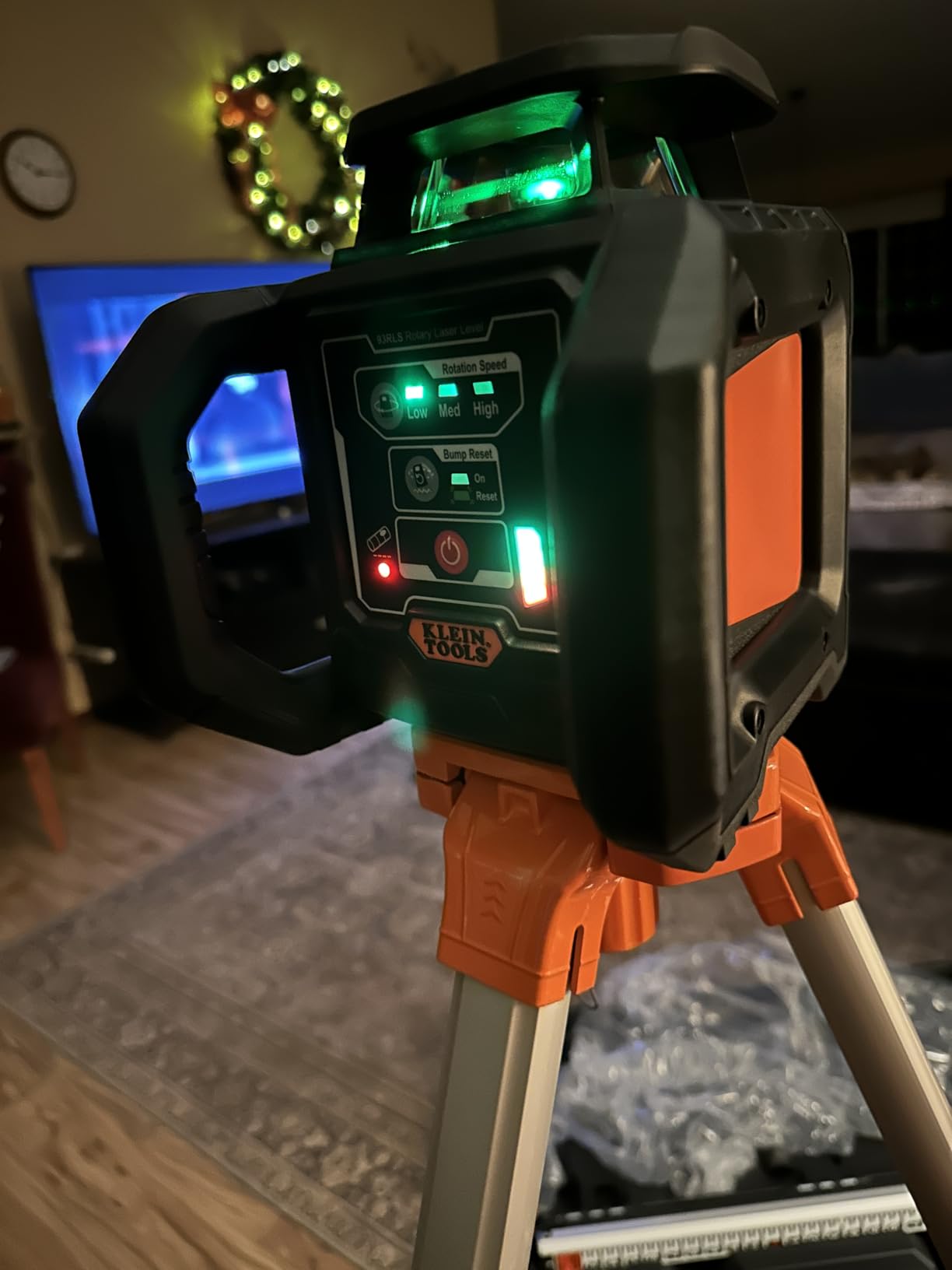 Klein Tools 93RLS Green Self-Leveling Rotary Laser Level Kit, Horizontal/Vertical with Plumb Spot, 1150-Foot Range customer photo 4