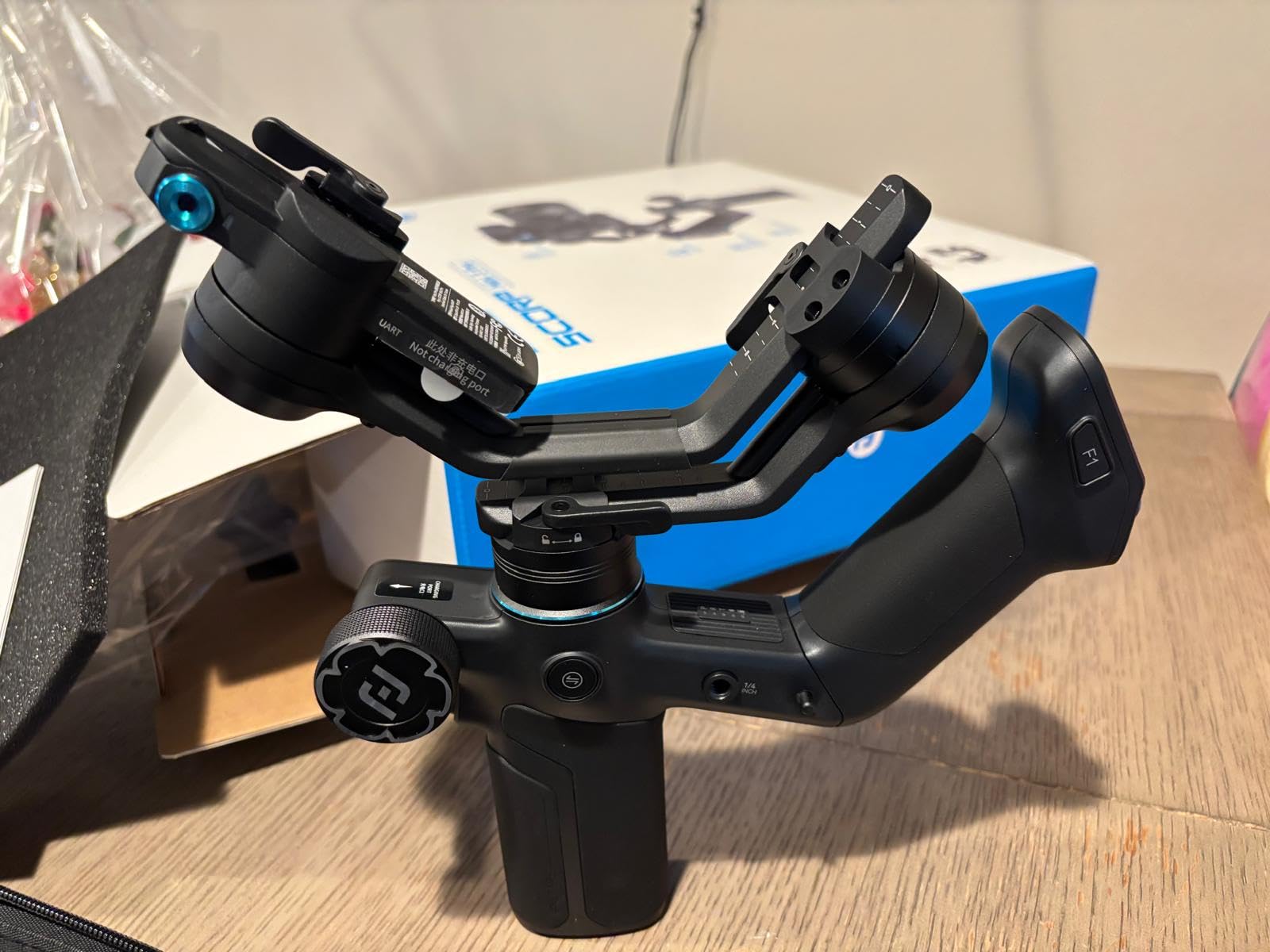 FeiyuTech SCORP Mini 3 Pro Camera Gimbal Kit w/AI Tracking 4.0, Detachable Touchscreen Handle, 4.4lb Payload, Gimbal Stabilizer for Mirrorless Cameras, Smartphone, Action Cam (Bag+Light+Pole Included) customer photo 2