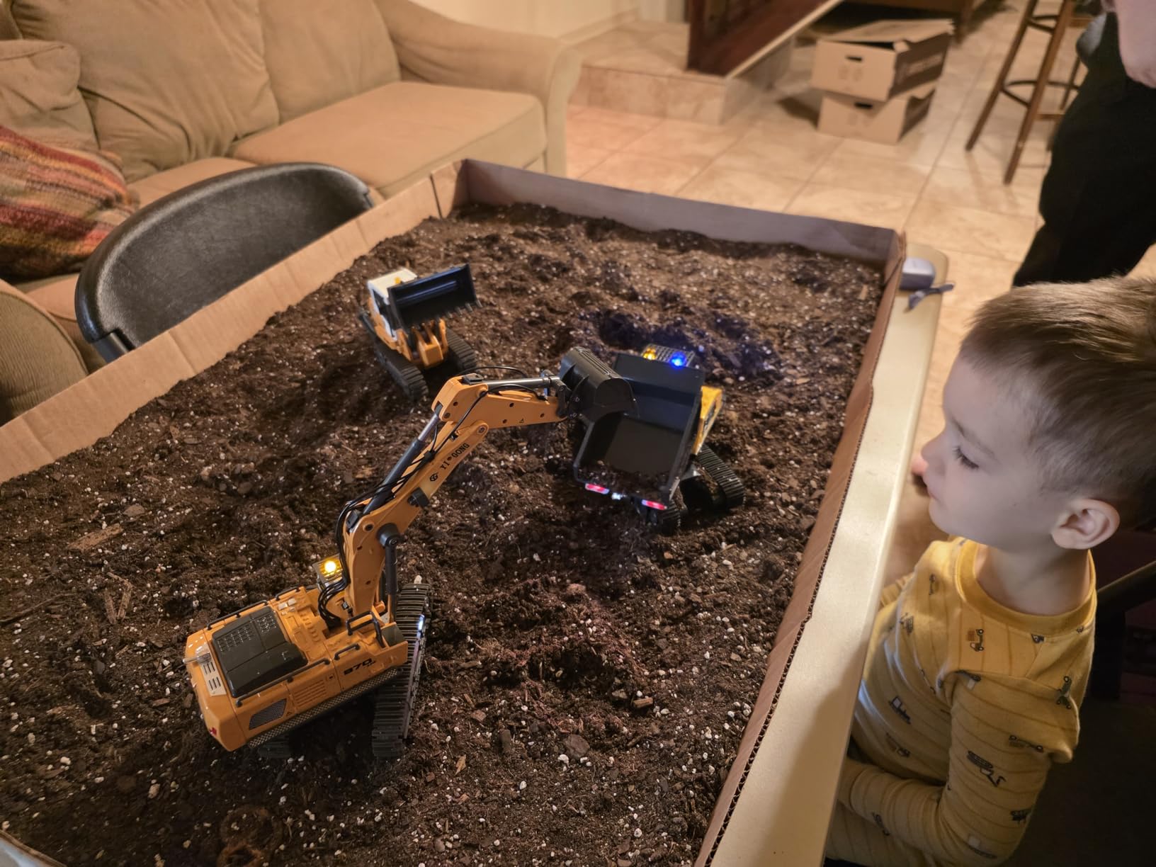 KidsFaves Pro-Grade Remote Control Excavator for Adult Metal Micro-Scale RC Construction Model with Leadscrew Digging System, Dual Battery Includes Portable Carry Case customer photo 1