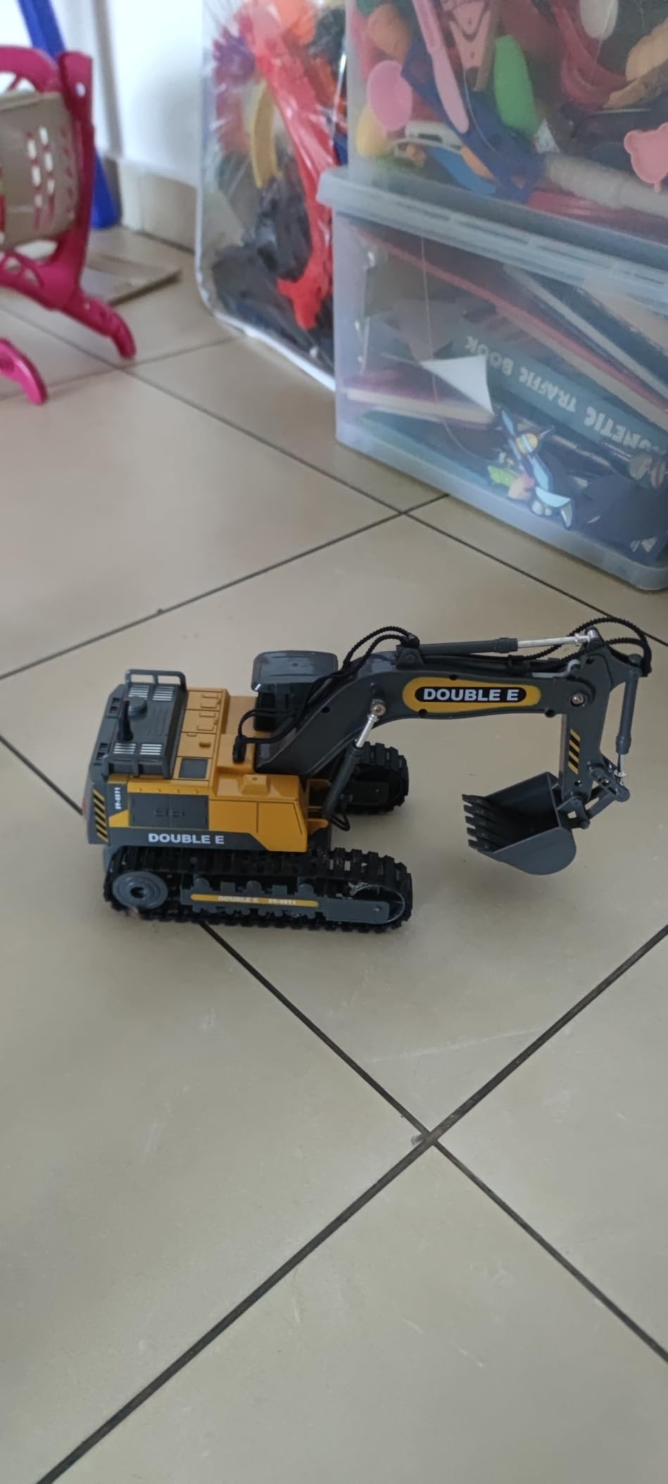DOUBLE E Remote Control Excavator Toy, RC Excavators Sandbox Digger Hydraulic Construction Toys - Realistic Construction Vehicle with 6 Functions, Xmas Gift for Kids 3-14 Years customer photo 1