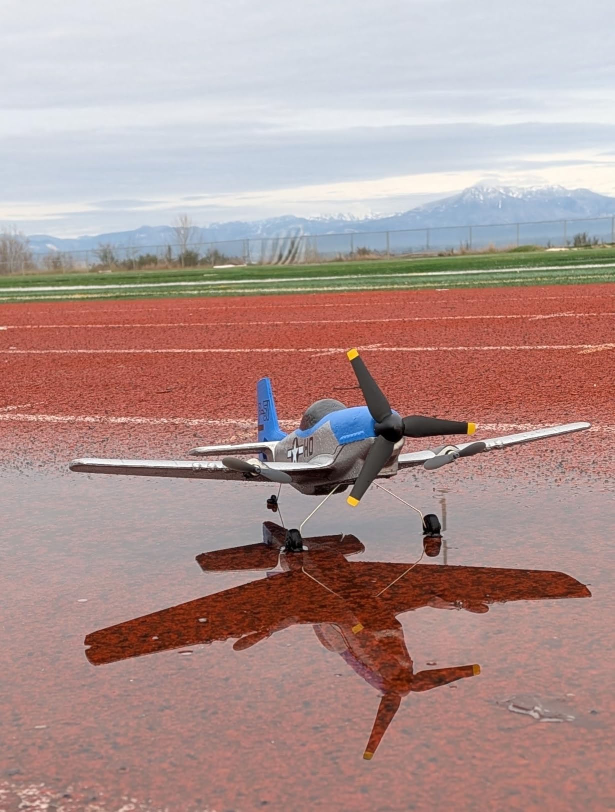 AIGIMU 3CH P-51 RC Airplane with 6-Axis Gyro for Beginners, Ready to Fly | Dual motors, 2 speed modes, hand-launch or glide takeoff, 40+ min runtime, 500 ft range, 2.4GHz control, durable EPP foam customer photo 1