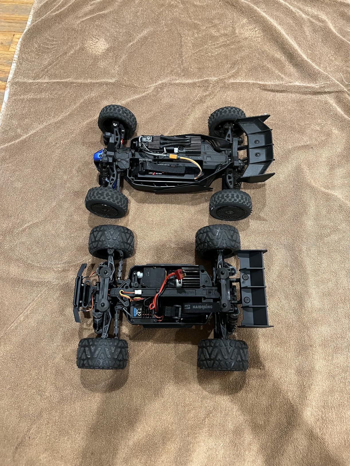 HAIBOXING 1:18 Desert Off-Road RC Truck 18856, RTR Fast 36km/h 4WD Electric Car Splash-Proof, Hobby Grade for Kids, Beginners, and Adults; Dual Batteries for Extended Outdoor Fun - Remote Control Toy customer photo 2