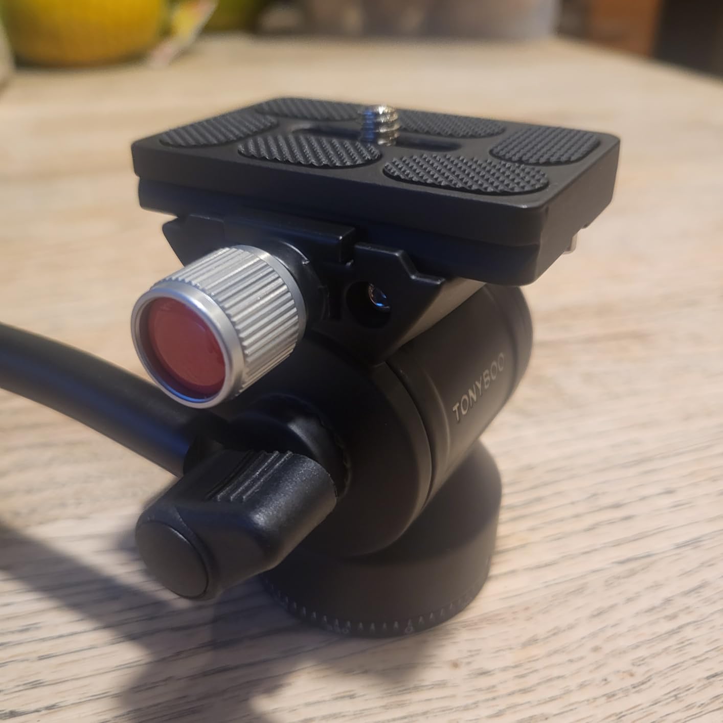 TONYBOO Fluid Head, Pan Tilt Head with Quick Release Plate, 360 Pan & +90 / -75 Tilt, Lightweight Mini Tripod Head for DSLR, Video Cameras, Max Load 8.8lb/4kg TVH-1 customer photo 2
