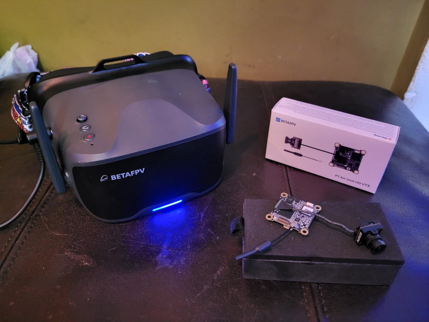 BETAFPV VR04 HD FPV Goggles with 1080P Resolution, 4.5'' Screen LCD, Micro SD Slot, 2 2600mAh Lipo Batteries Up to 3H, Adjustable Headband, Support Recording Replay Compatible for P1 Air Unit VTX customer photo 2
