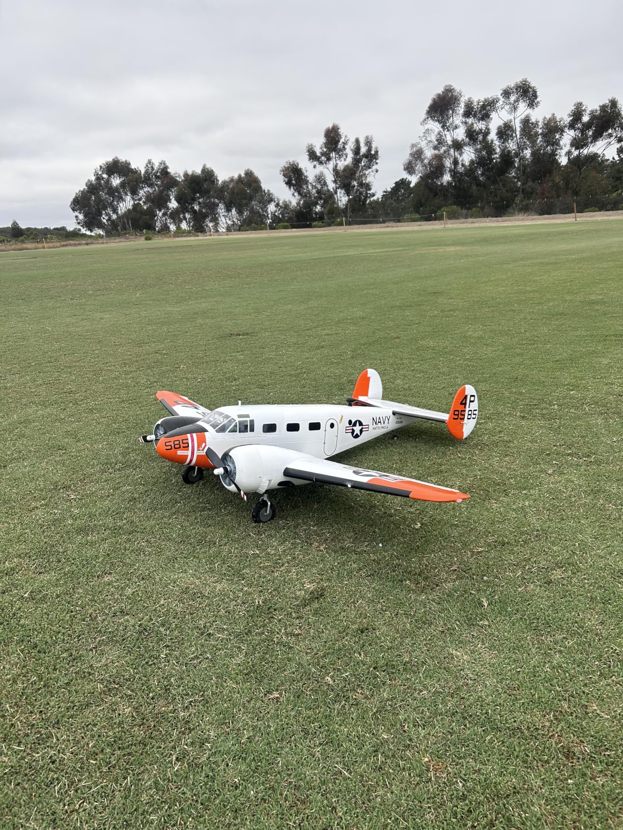 E-flite RC Airplane Beechcraft D18/RC-45J 1.5m BNF Basic (Transmitter, Battery and Charger Not Included) with AS3X+ and Safe, EFL-3726 customer photo 1