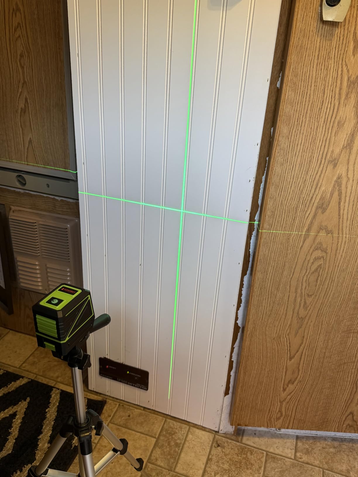 Laser Level with Tripod, 100Ft Green Cross Line Rotary Laser Tool | Rotatable 360 Degree, Manual Self leveling and Pulse Mode,IP54 Waterproof & Battery for Indoor/Outdoor Use customer photo 1