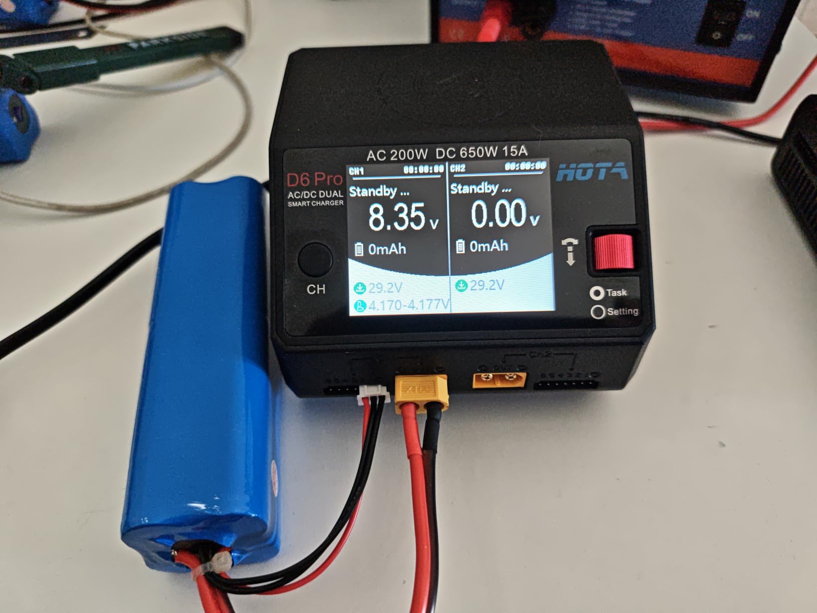 HOTA D6 Pro Lipo Battery Charger, Dual Channel 15A AC200W DC650W Smart Balance Charger with Wireless Charging Panel USB Output for 1-6S LiPo LiHV NiMH Pb Batteries RC Car Boat FPV customer photo 2