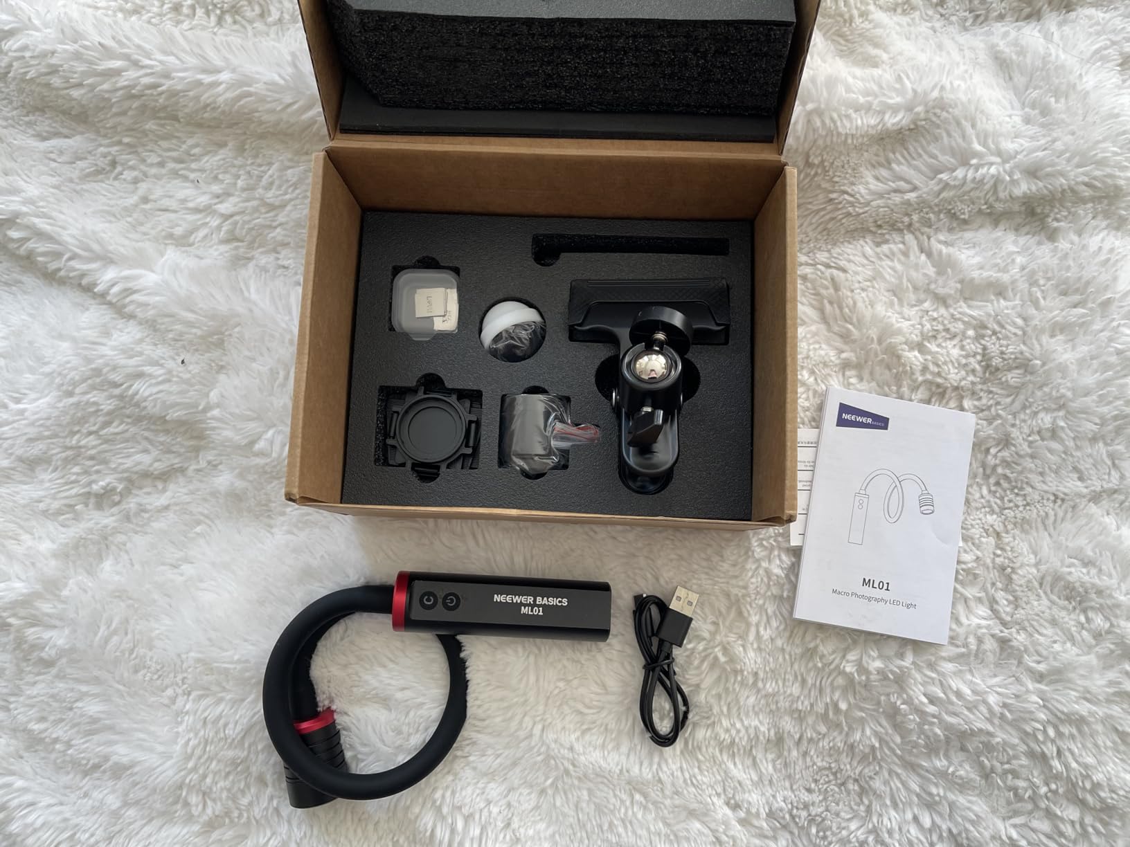 NEEWER Basics ML01 IP54 Bendable Macro Photography LED Light, 4W Bendy Light, USB C Rechargeable, 2500mAh, CRI95 TLCI99, 3100lux at 0.5m, 5 Colors, 28° to 77° Beam, Jewelry Photography customer photo 1