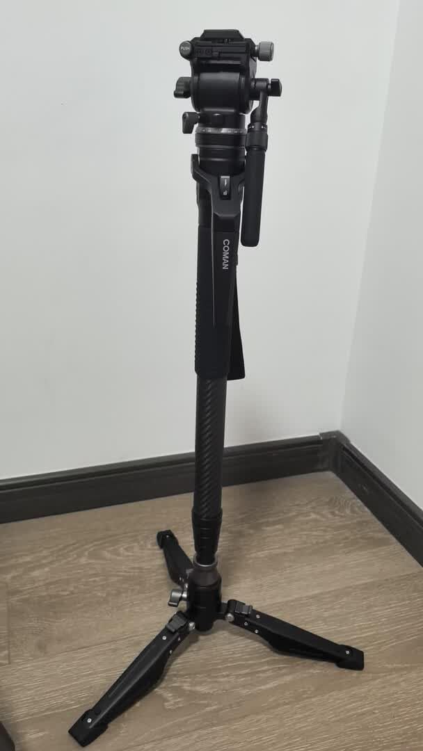 M1mini Carbon Fiber Monopod for Camera, 4-Section One-Button Quick Release, Portable Camera Monopod with V1 Fluid Head for DSLR Mirrorless Cameras, Max Load 5kg, (M1mini-V1) customer photo 1
