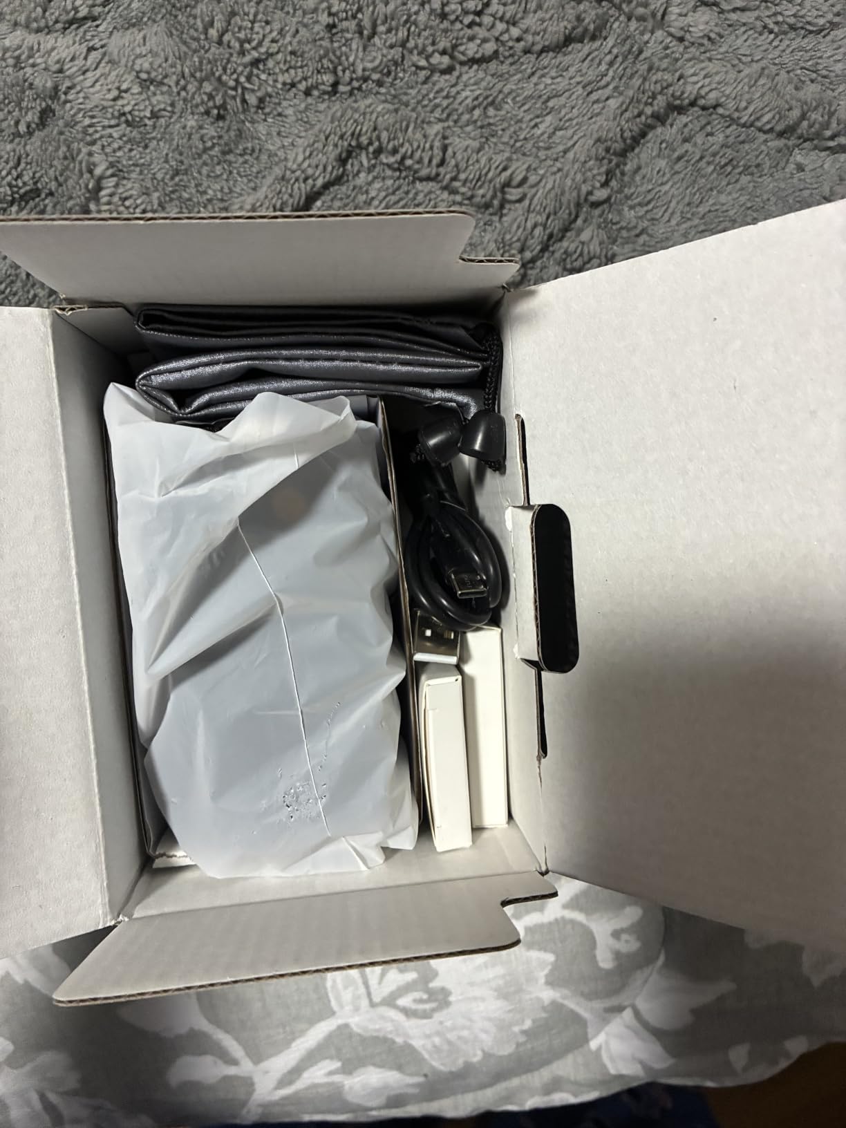 2.7K Video Camera Camcorder QHD 56MP YouTube Vlogging Camera Webcam 16X Digital Zoom with 32G SD Card 270 Degree Rotation Screen Camcorders and 2 Batteries Recording While Charging customer photo 2