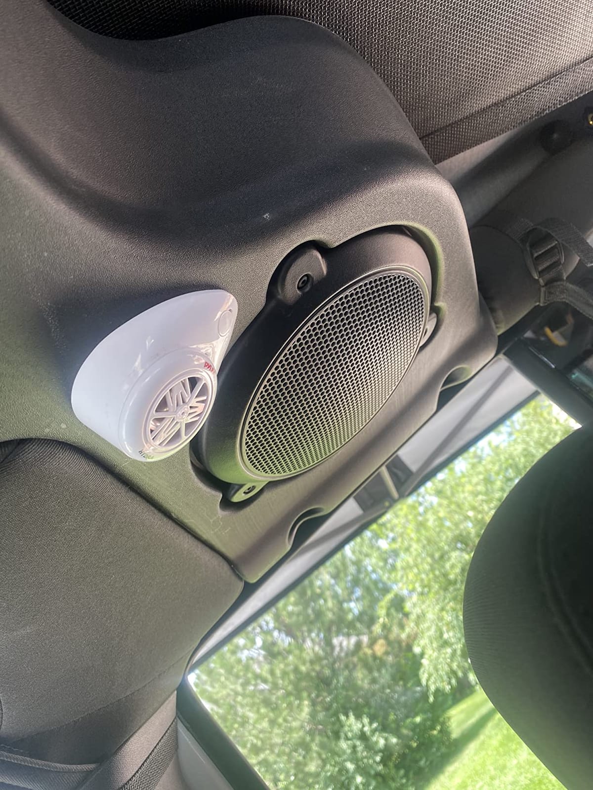 Pyle 6.5 Inch Dual Marine Speakers - 2 Way Waterproof and Weather Resistant Outdoor Audio Stereo Sound System with 200 Watt Power, Poly Carbon Cone and Butyl Rubber Surround - 1 Pair (White) customer photo 2