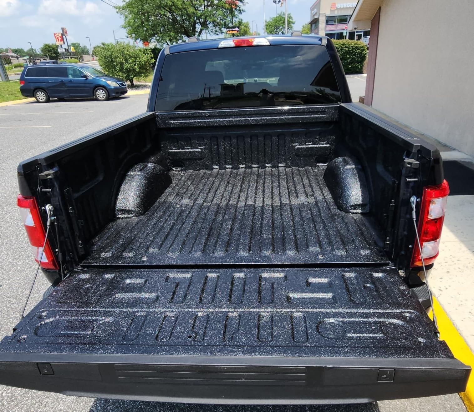 HERCULINER HCL1B8 Roll-on Bed Liner Kit, Black, 1 Gal. customer photo 2