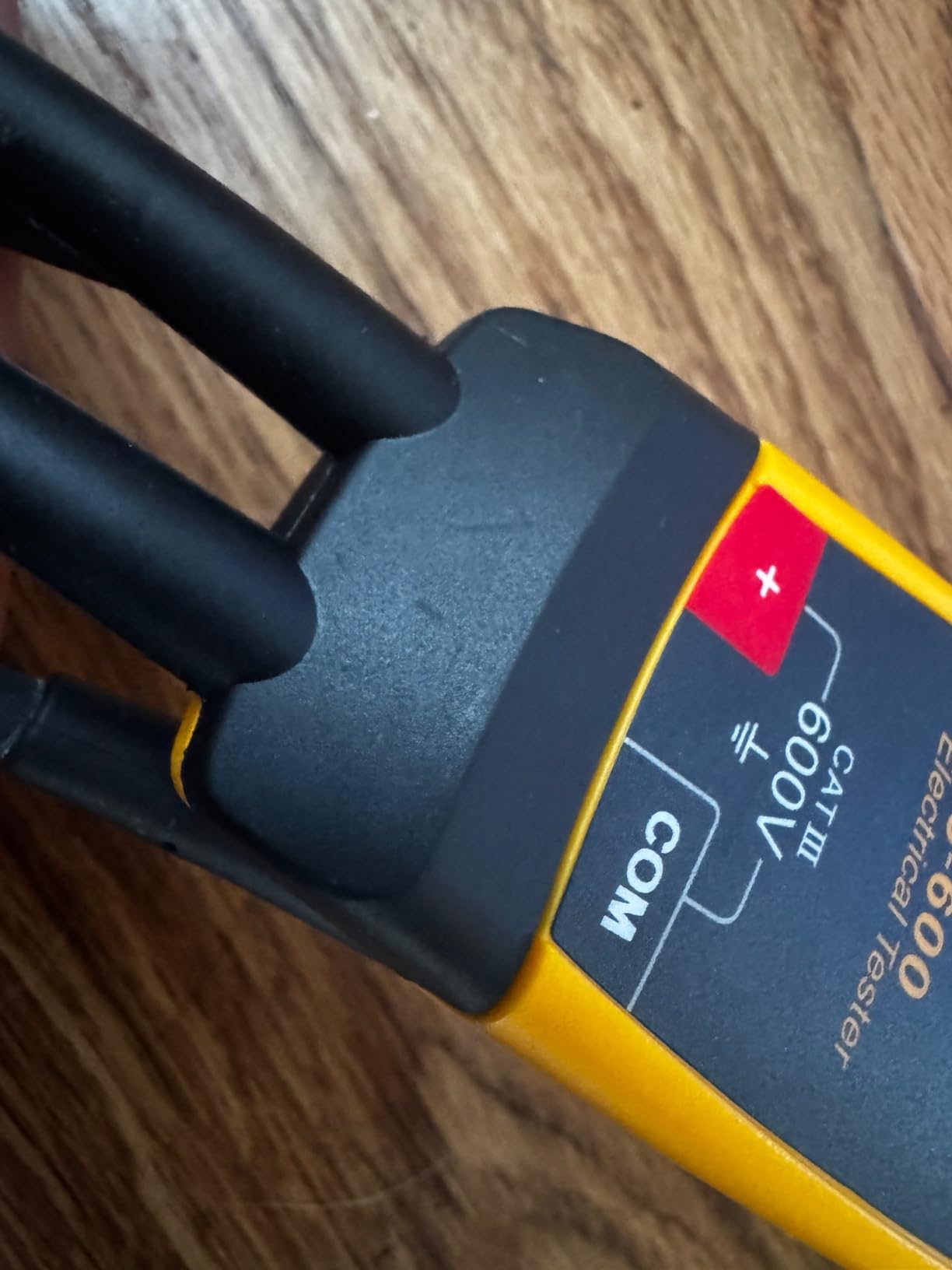 Fluke T5-600 Electrical Voltage, Continuity and Current Tester, Measures AC Current Up to 100 A Without Contact, Automatically Select AC/DC for Tests, Includes Detachable SlimReach Probe Tip customer photo 2