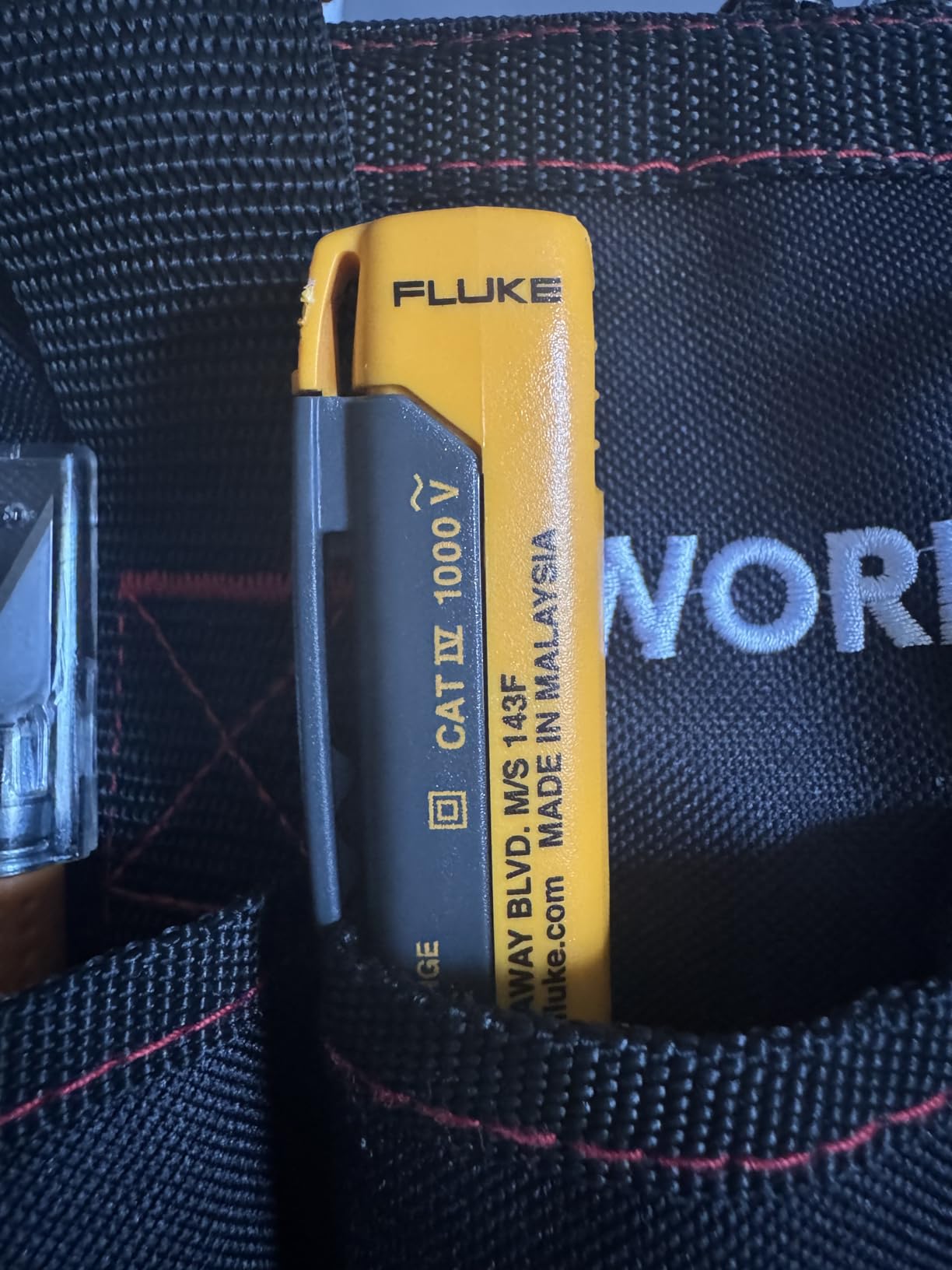 Fluke 1AC II VoltAlert Non-Contact Voltage Tester, Pocket-Sized, 90-1000V AC, Audible Beeper, CAT IV Rating customer photo 1