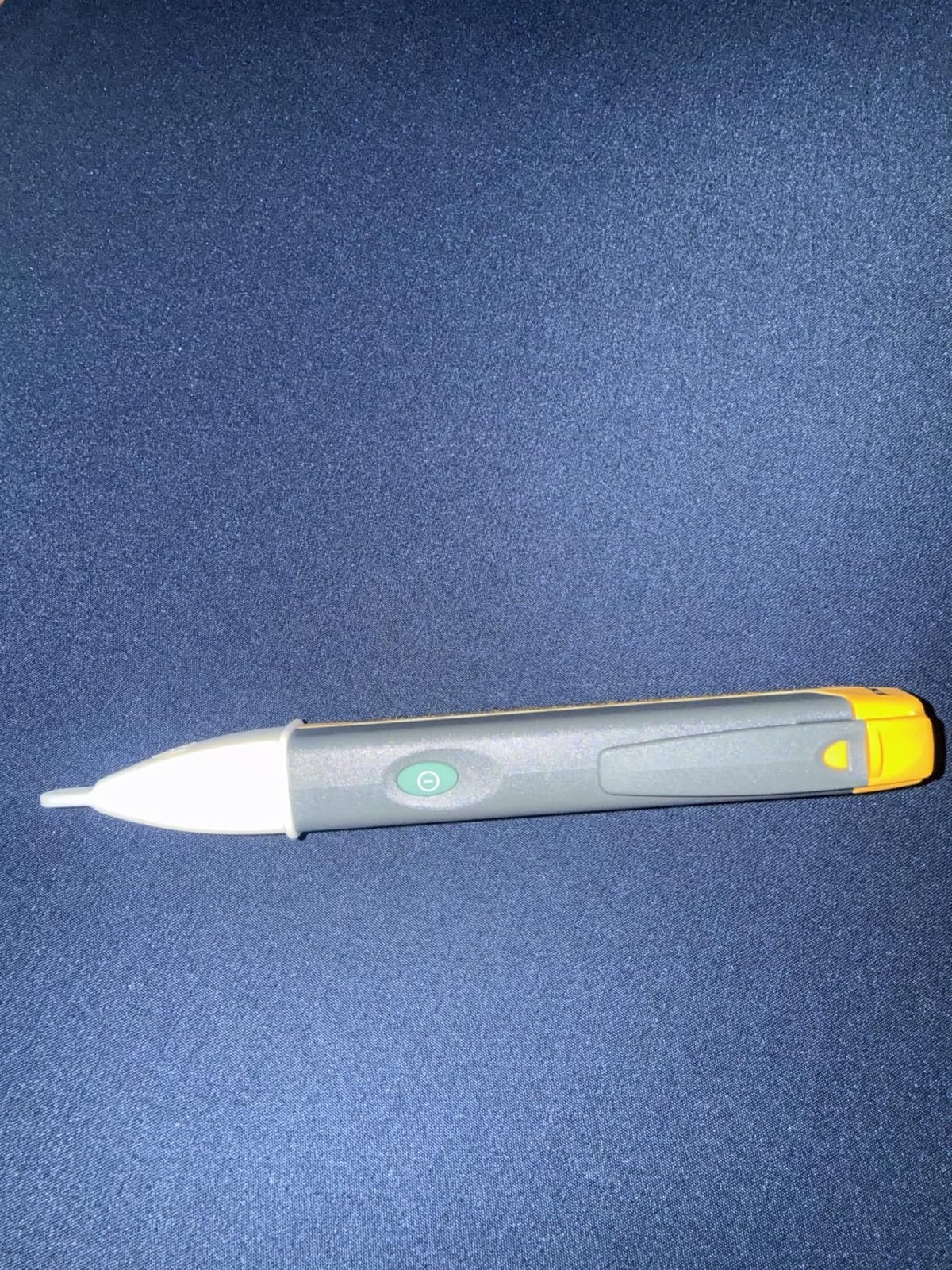 Fluke 1AC II VoltAlert Non-Contact Voltage Tester, Pocket-Sized, 90-1000V AC, Audible Beeper, CAT IV Rating customer photo 2