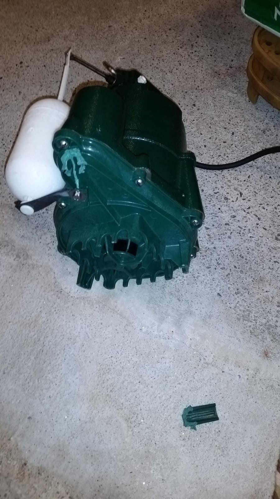 Zoeller M98 Flow-Mate Sump Pump - 1/2 HP - Cast Iron - LED Power Plug - High Flow - Vortex Impeller - Stainless Steel Hardware customer photo 2