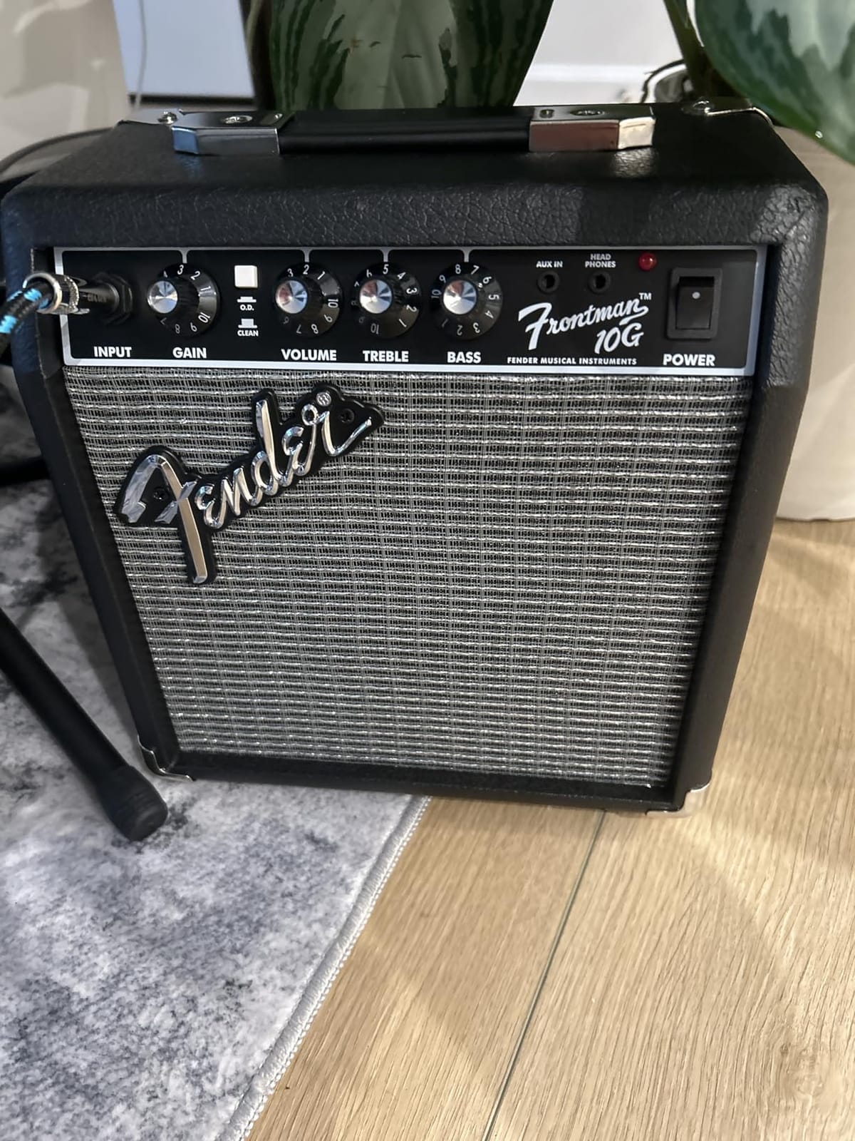 Fender Frontman 10G Electric Guitar Amplifier, 10-Watt Amp, Black/Silver customer photo 1