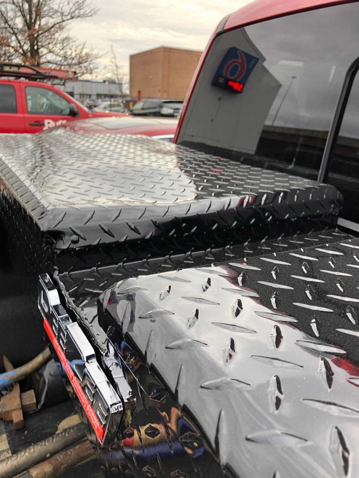 Dee Zee DZ8370B Red Label Gull Wing Tool Box customer photo 1