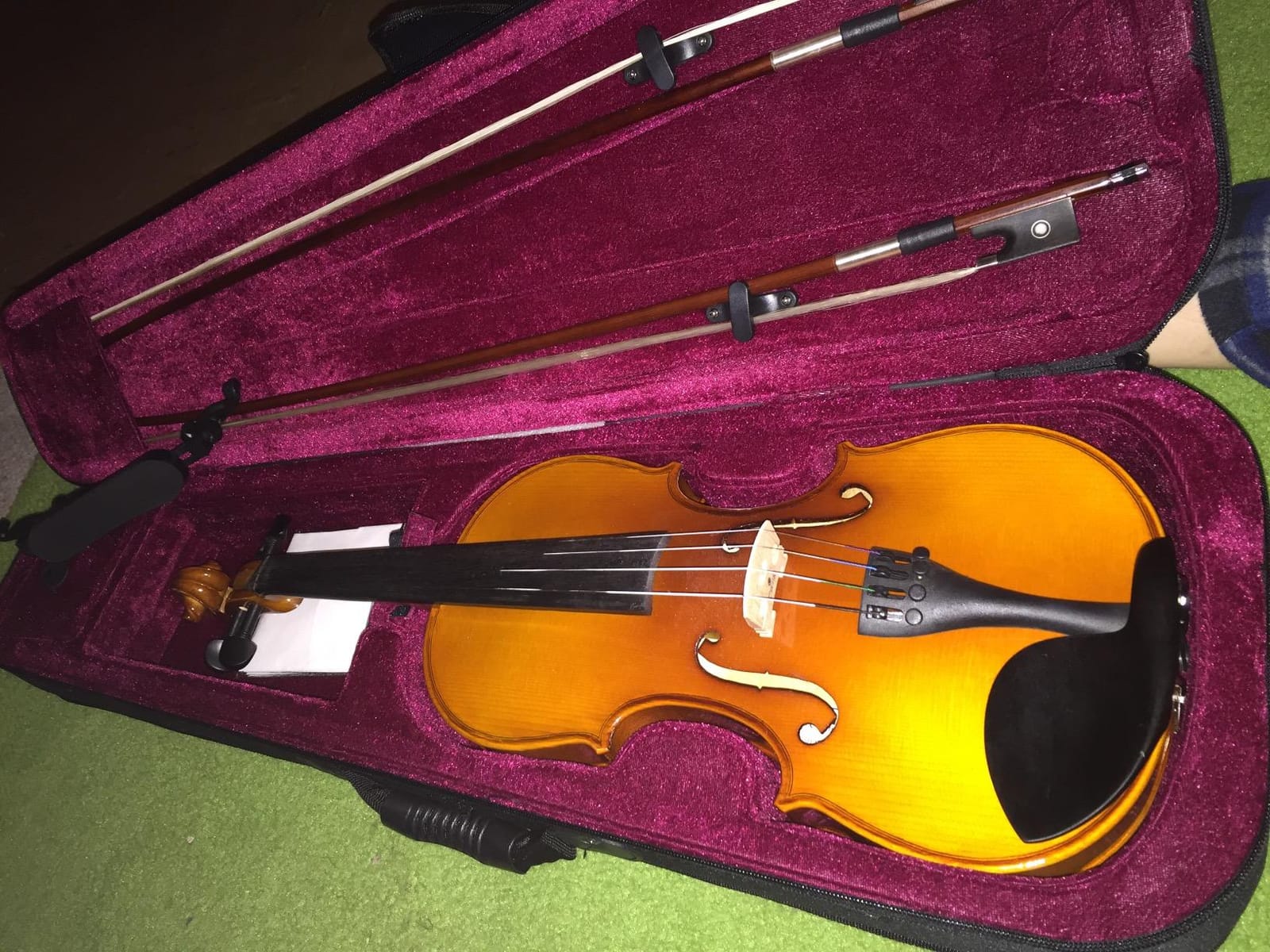 Mendini by Cecilio 4/4 Violin Set For Beginners - Hand Carved Full Size Violin Kit - Ebony Fitted Solid Wood Fiddle Kit with Hard Case, Two Bow, Rosin, Shoulder Rest and Extra Strings (Varnish) customer photo 2