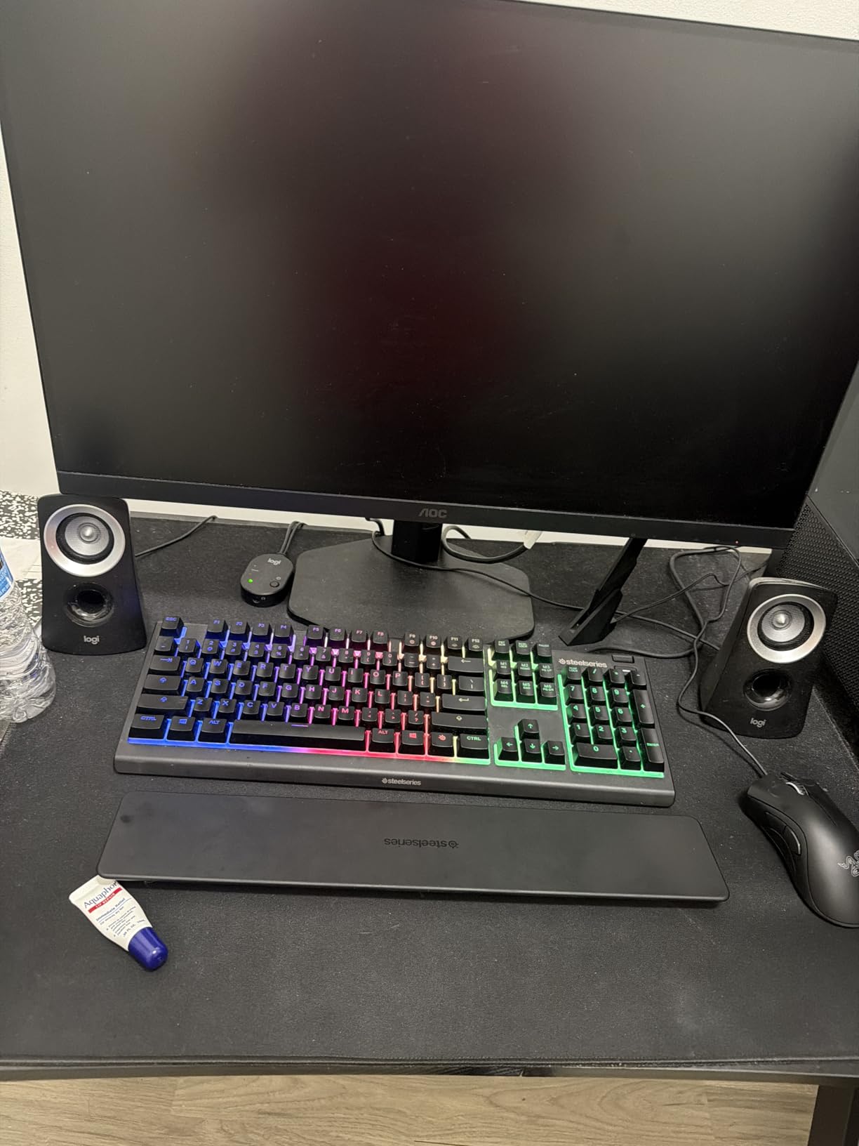 Logitech Z313 2.1 Multimedia Speaker System with Subwoofer customer photo 2