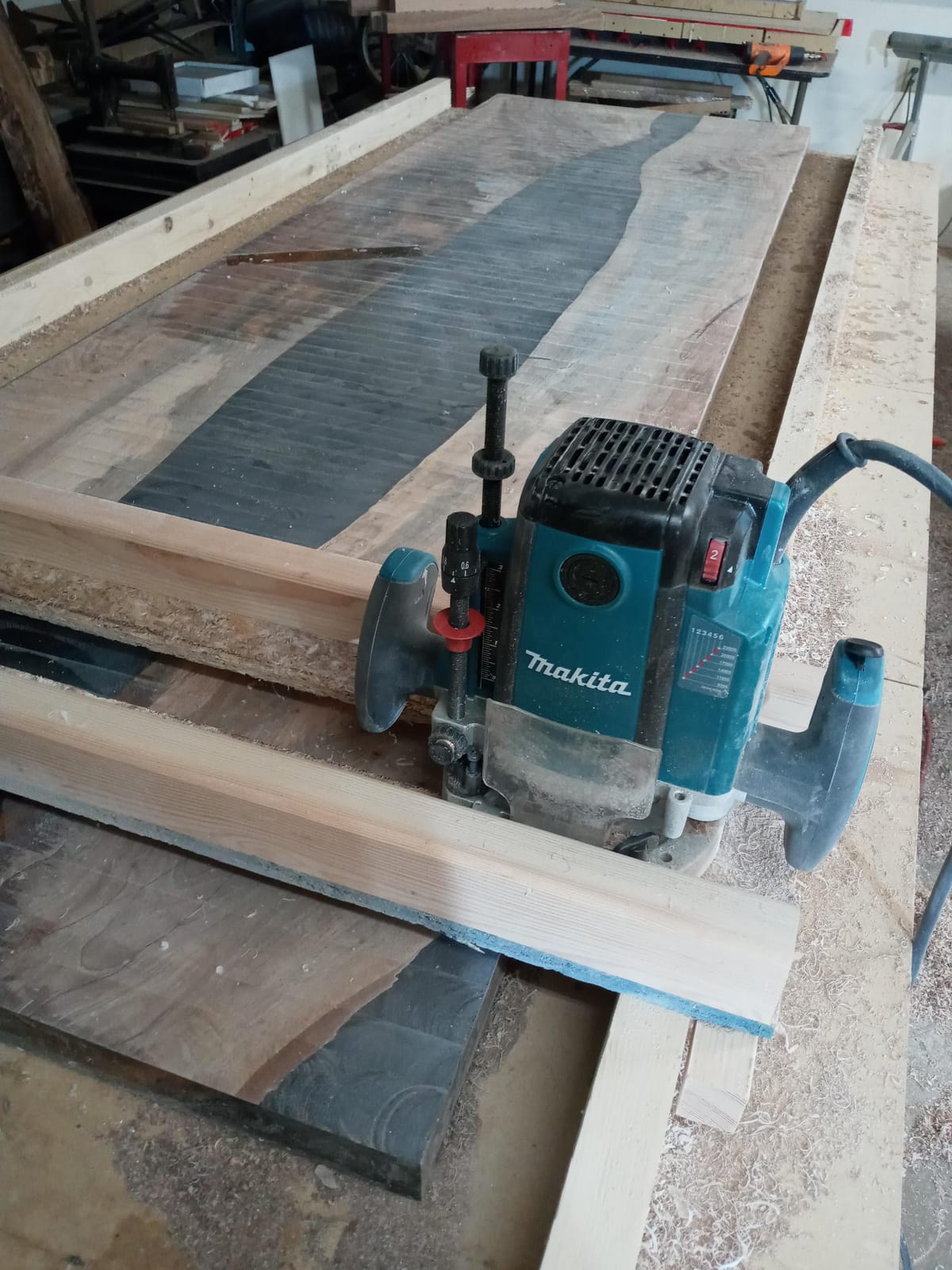 Makita RP2301FC 3-1/4 HP* Plunge Router, with Variable Speed customer photo 2